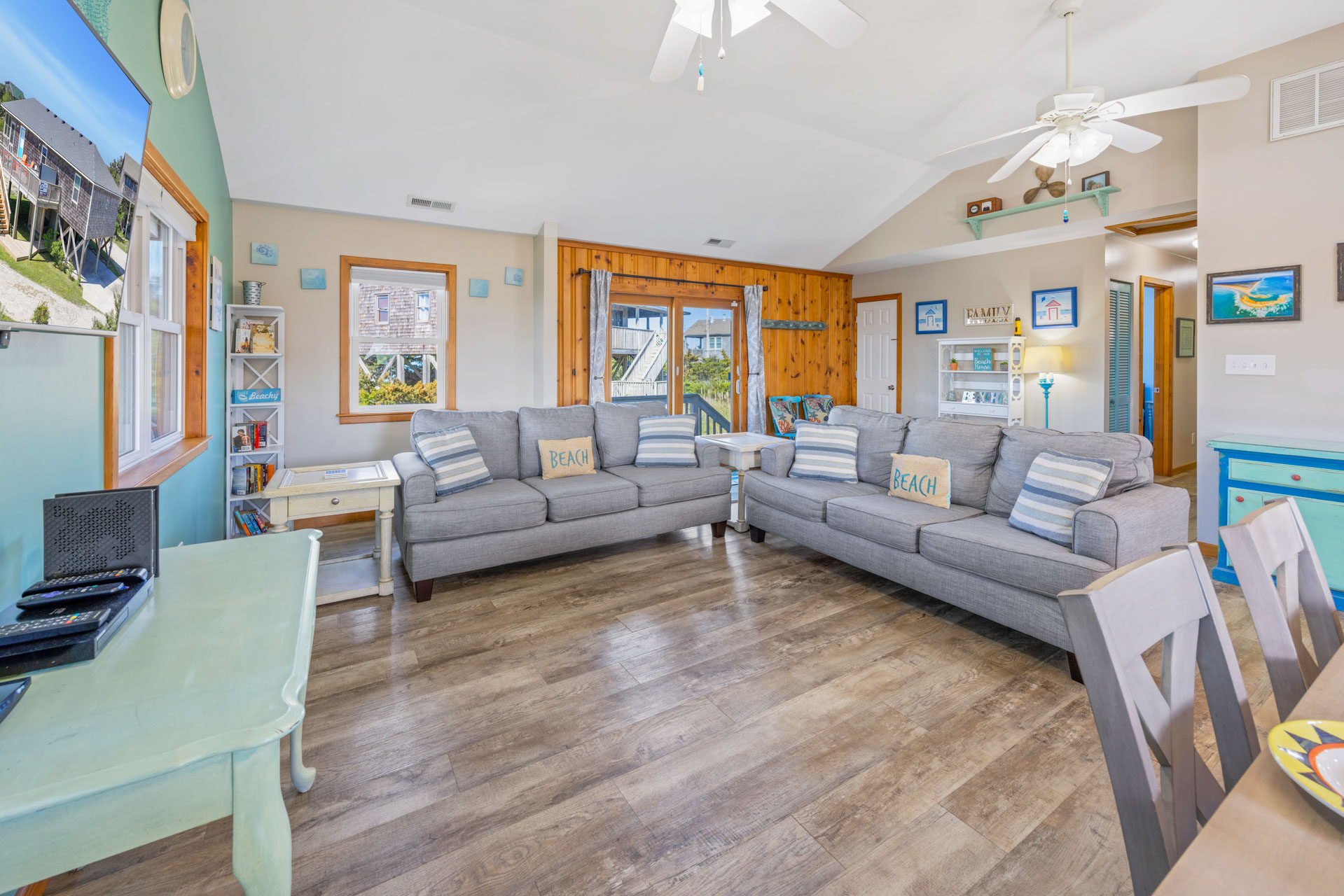 Surf Or Sound Realty 1109 Down By The Dunes Great Room 4