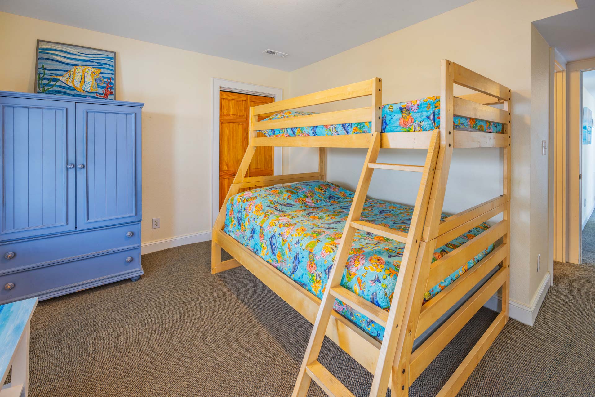 Surf Or Sound Realty 595 Tropical Paradise Bedroom 8