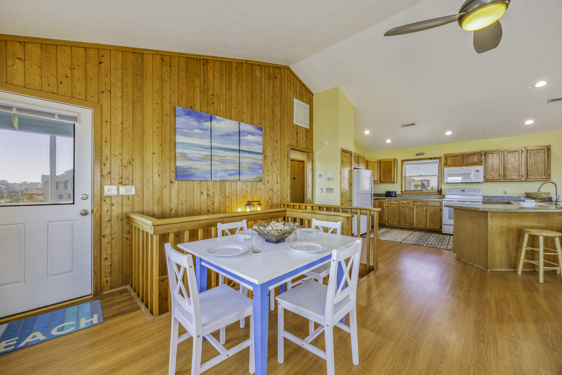 Surf Or Sound Realty 1245 Blue Wahoo Dining Area 4