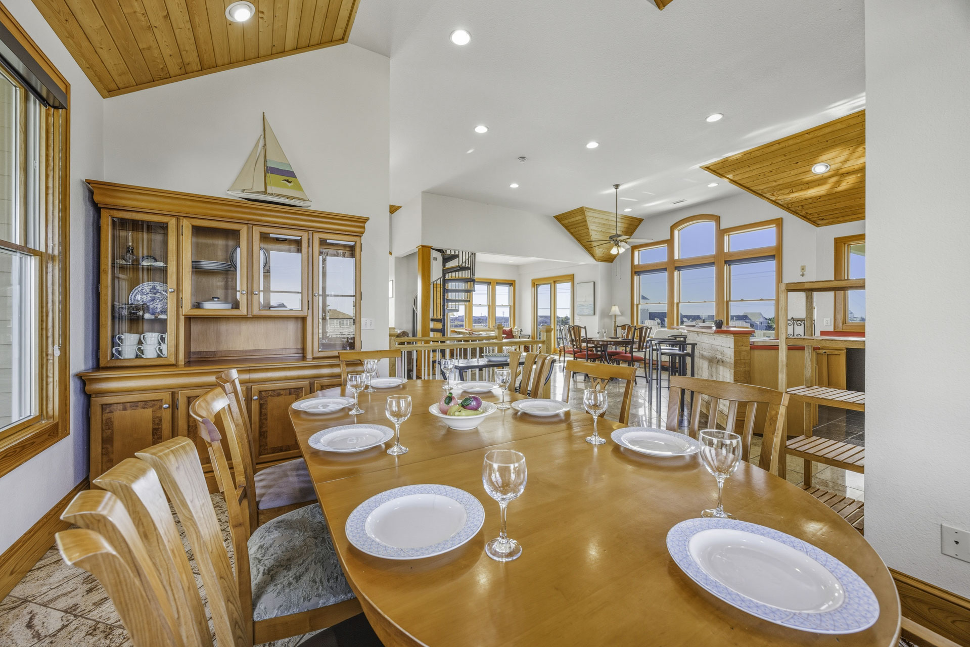 Surf Or Sound Realty 528 Hatteras Seaduction Dining Area 7