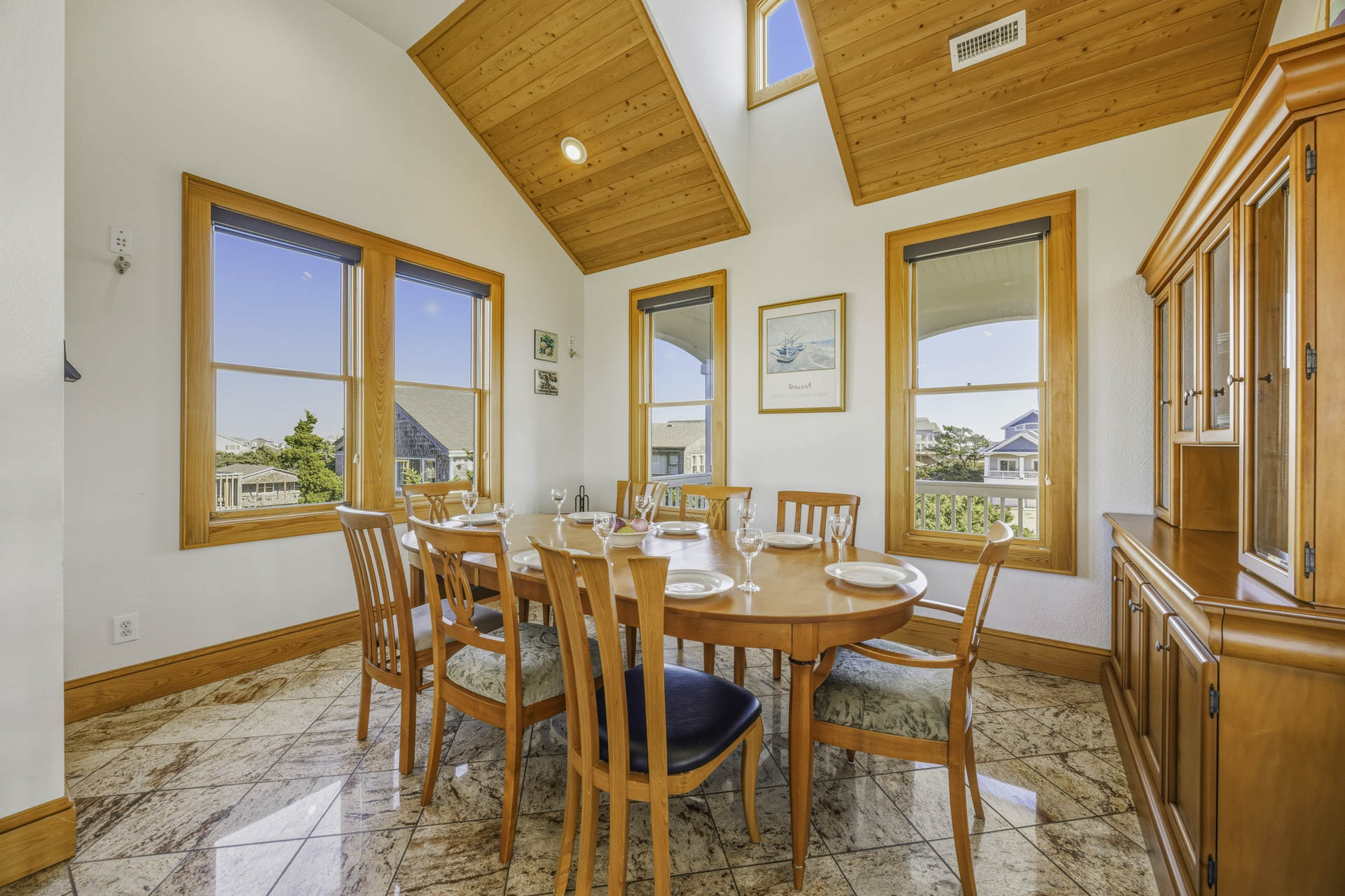 Surf Or Sound Realty 528 Hatteras Seaduction Dining Area 5