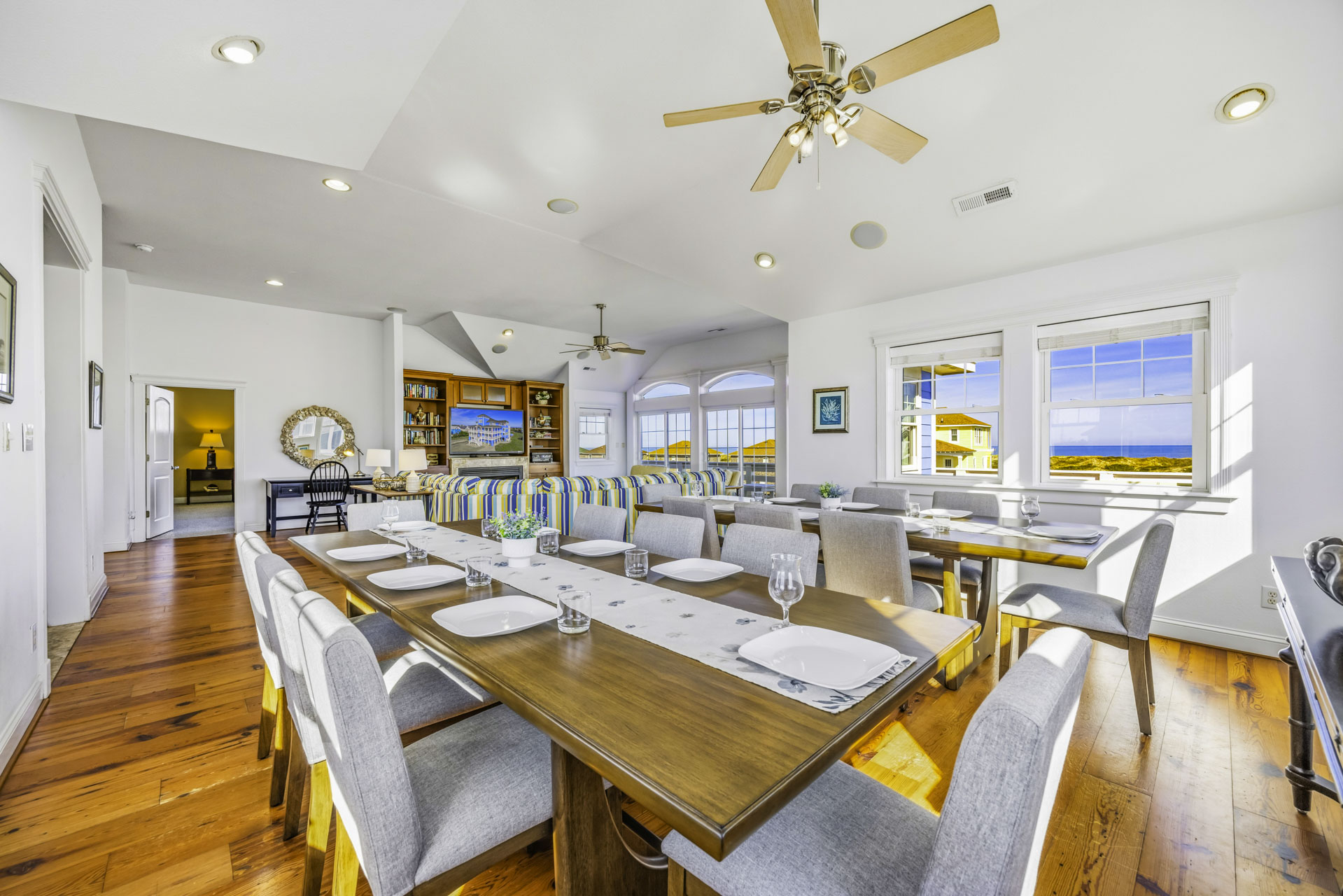 Surf Or Sound Realty 564 High Seas Dining Area 2