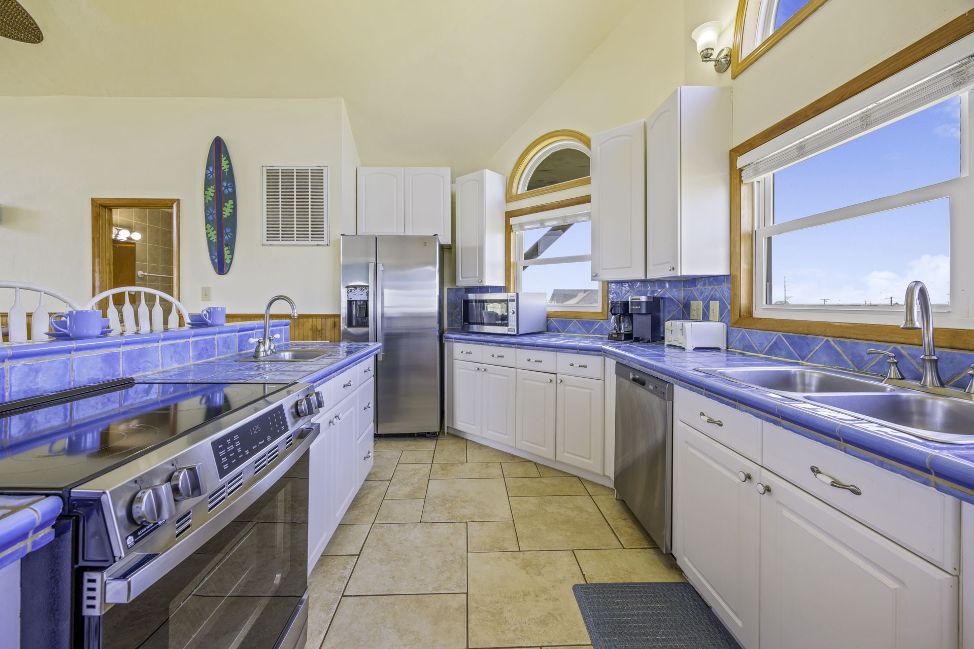 Surf Or Sound Realty 1228 Wave Breaker Kitchen 5