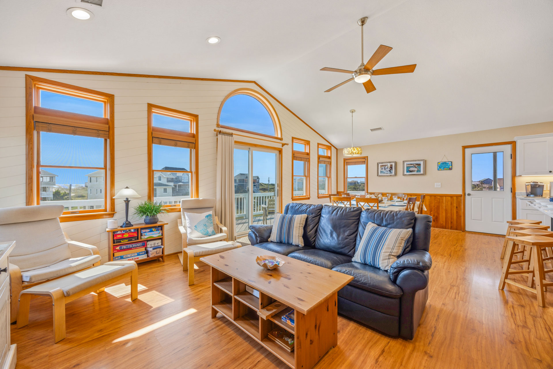 Surf Or Sound Realty 96 Ocean Vista Great Room 2