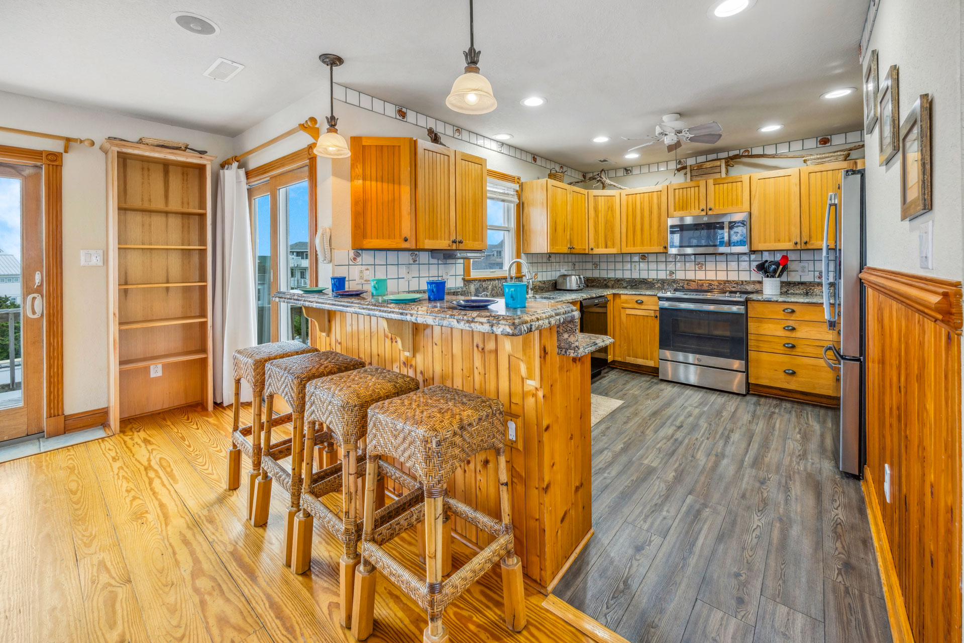 Surf Or Sound Realty 594 Hatteras Escape Kitchen 1