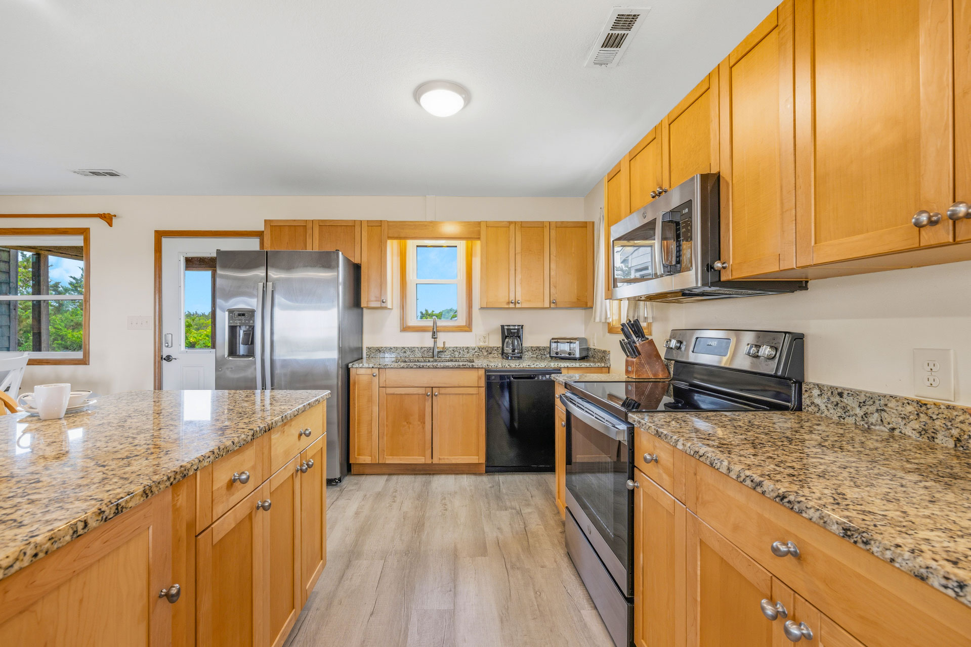 Surf Or Sound Realty 436 Ocean Lady Kitchen 1