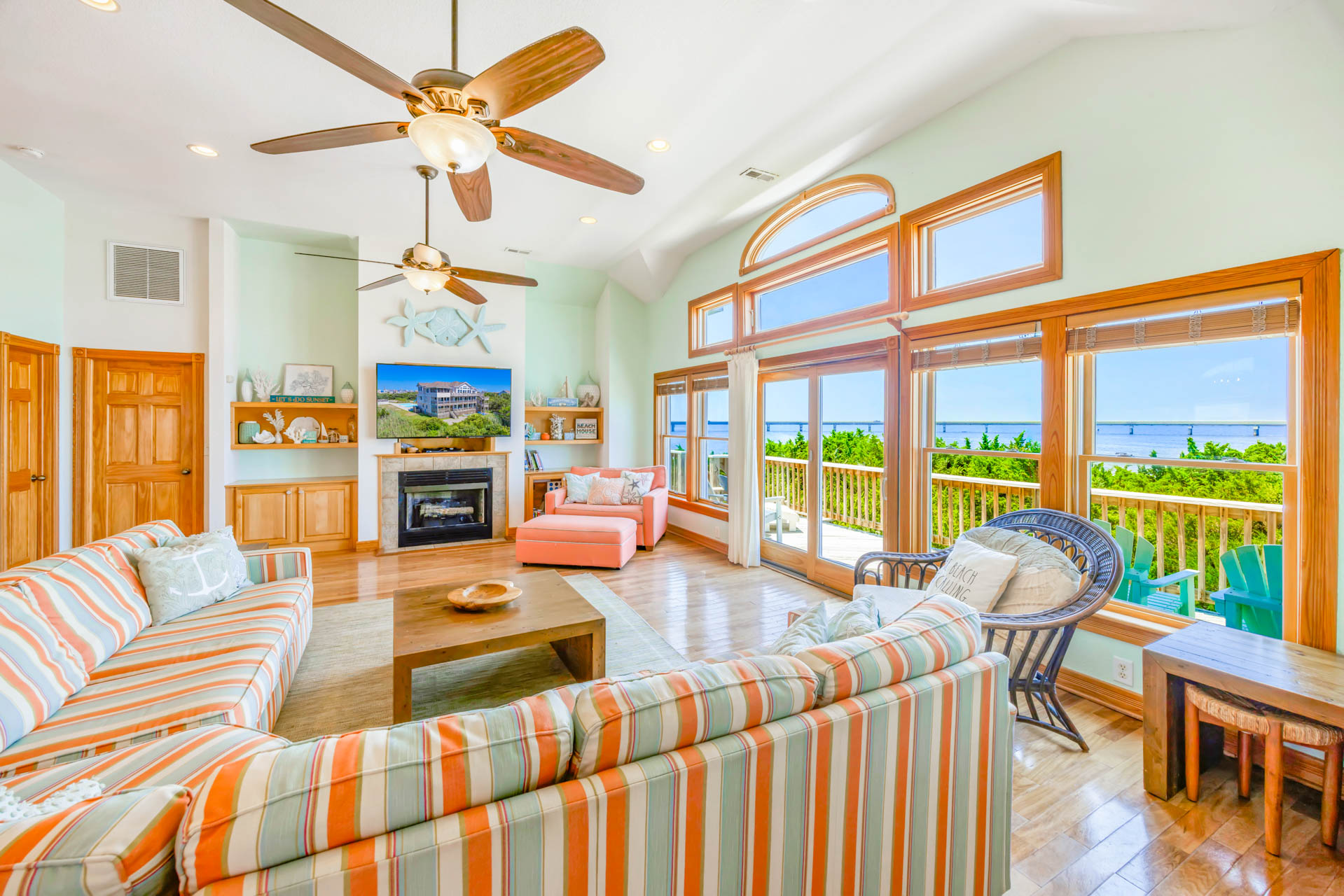 Surf Or Sound Realty 566 La Familia Great Room 1