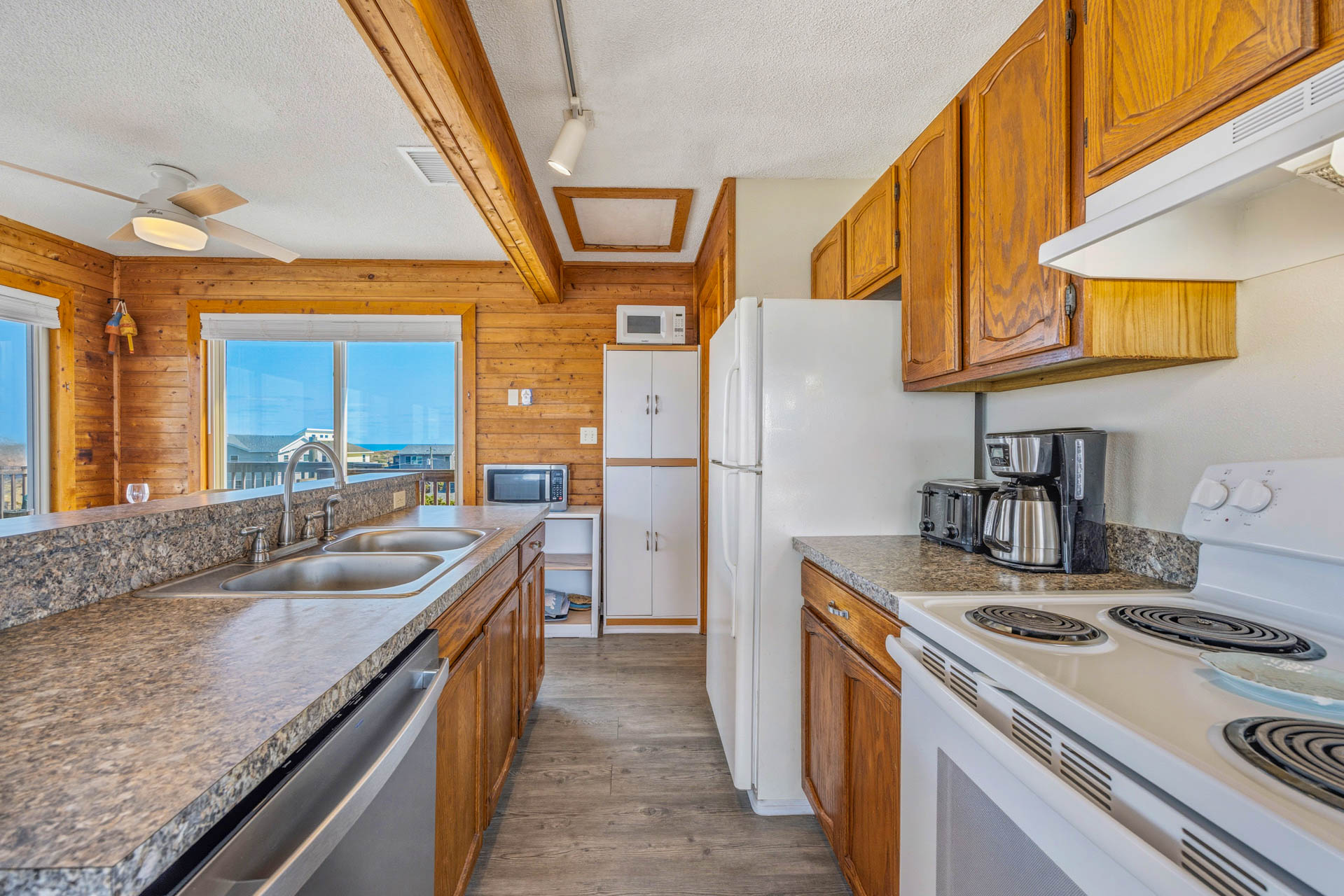 Surf Or Sound Realty 60 Bermuda Breeze Kitchen 2