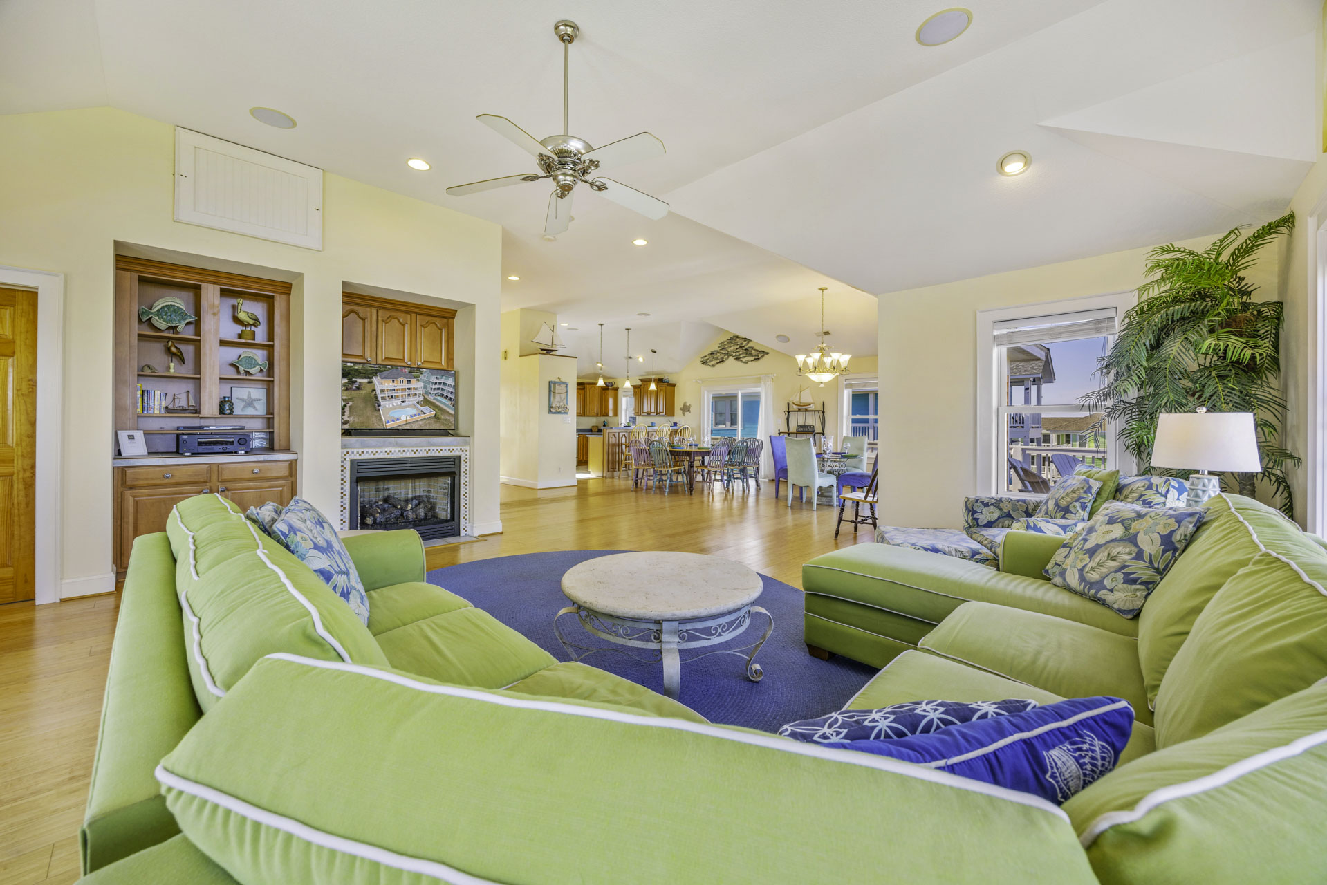 Surf Or Sound Realty 499 Jamaican Me Happy Great Room 4