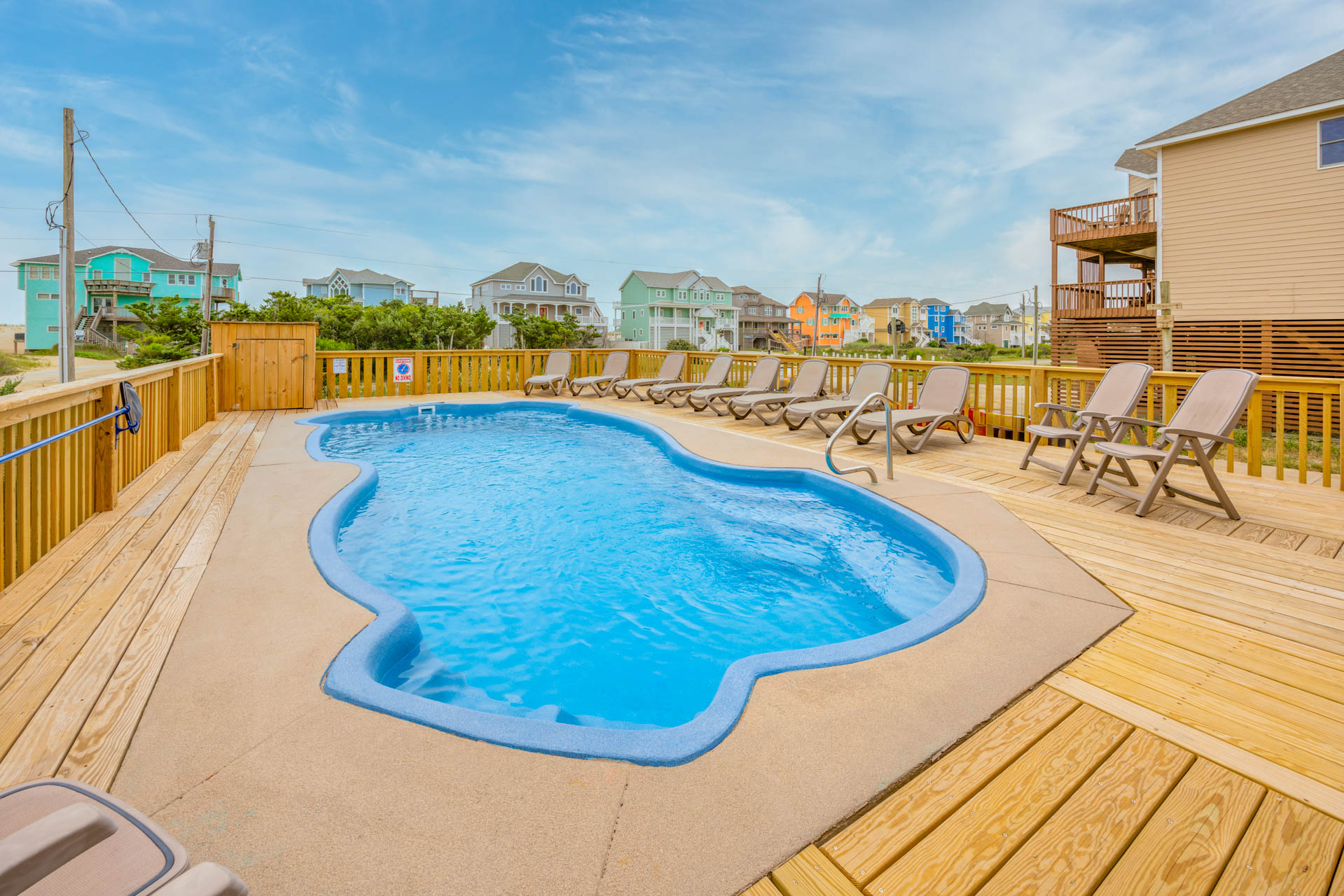 Surf Or Sound Realty 1194 Carolina Girl Pool Area 2