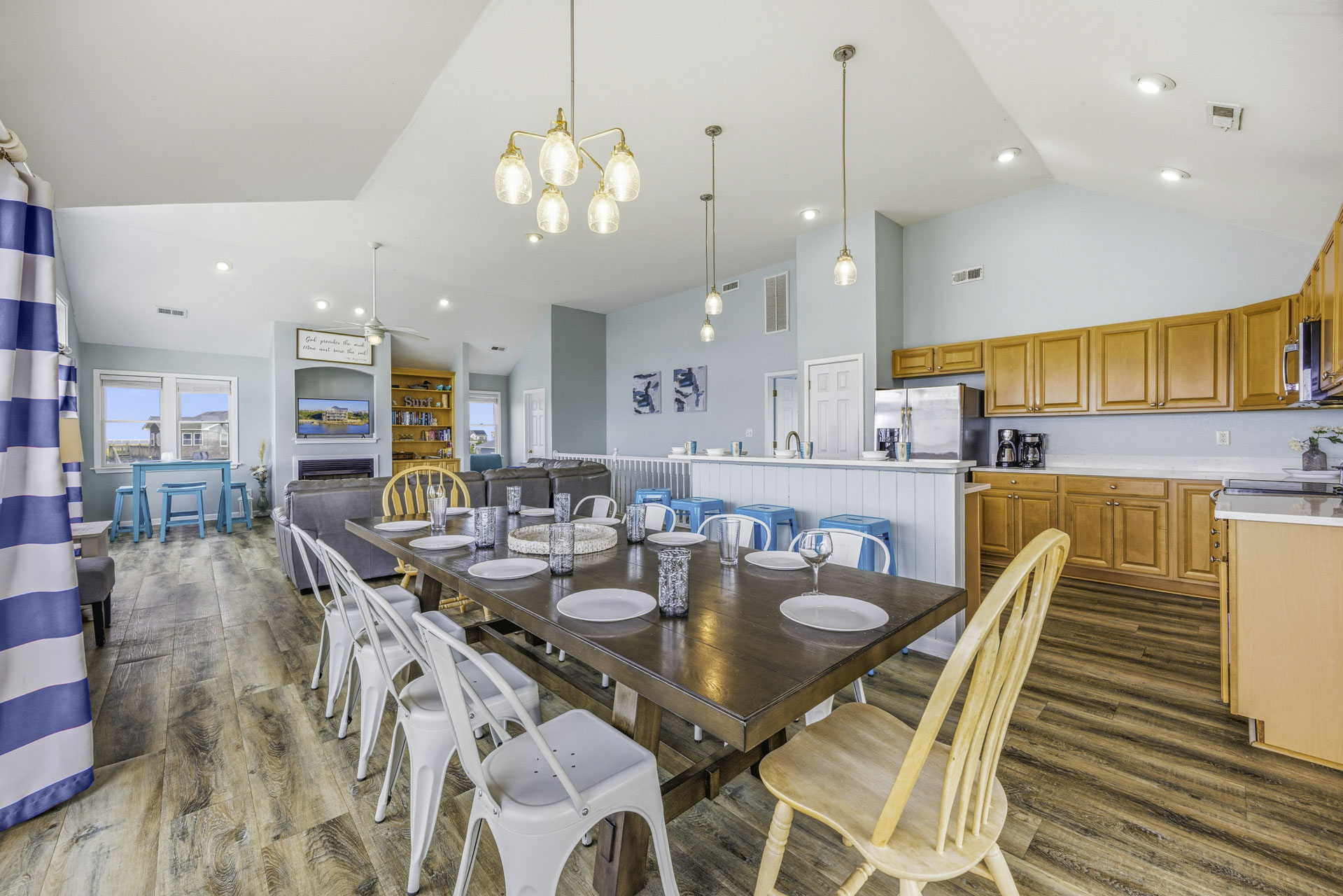 Surf Or Sound Realty 260 Gone With The Wind Dining Area 3