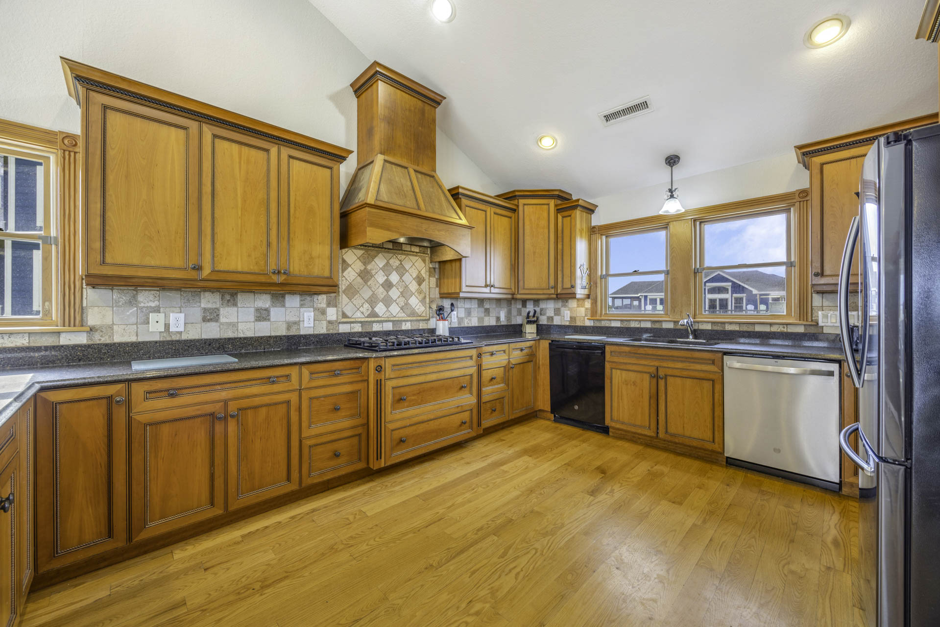 Surf Or Sound Realty 829 The HI Life Kitchen 2