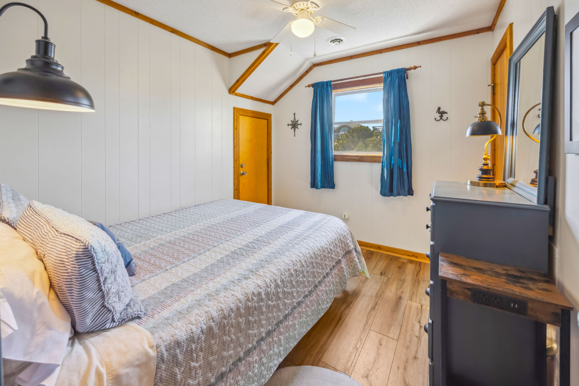 Surf Or Sound Realty 1119 Beach Jam'n Bedroom 3