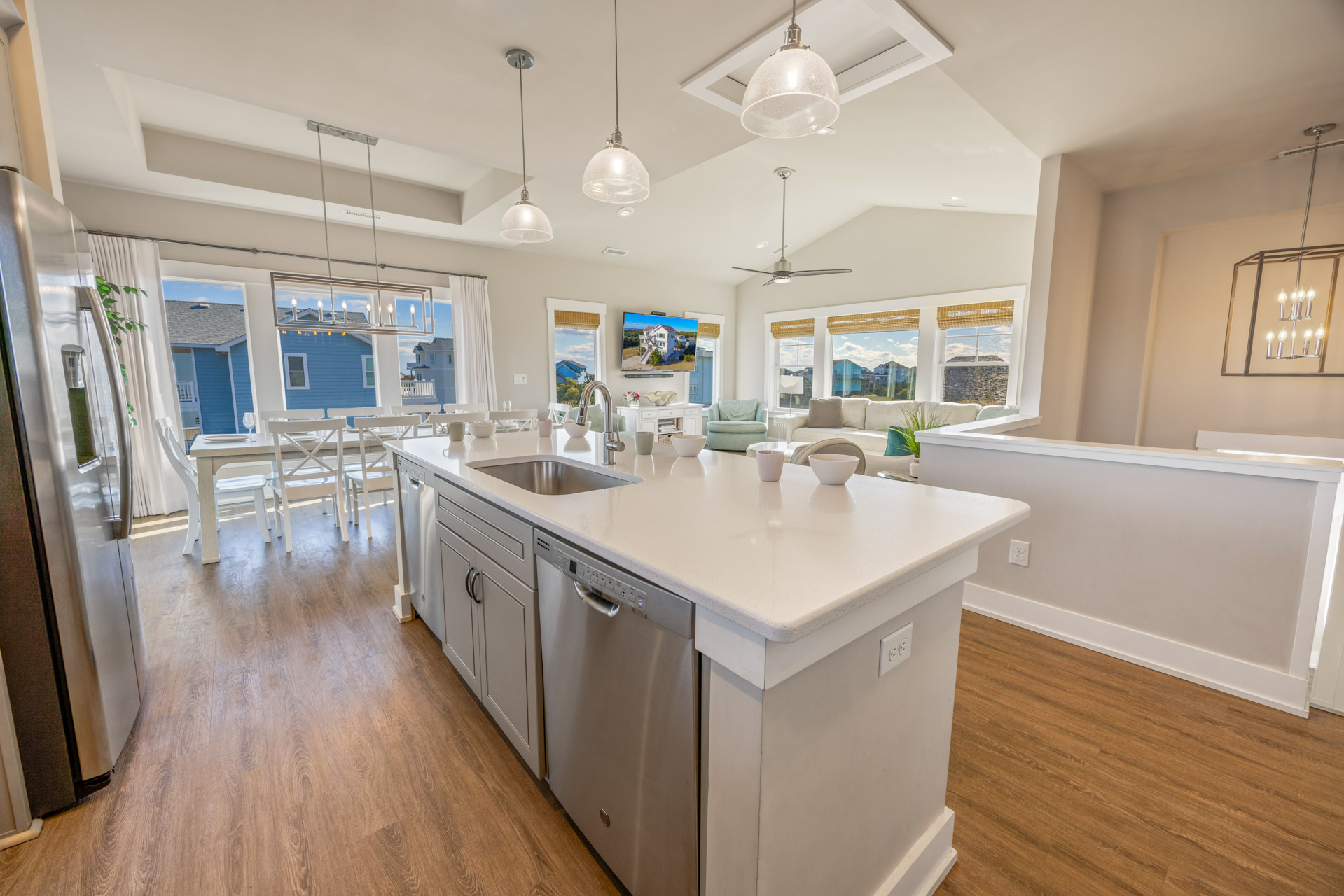 Surf Or Sound Realty 1219 Lunasea Kitchen 4