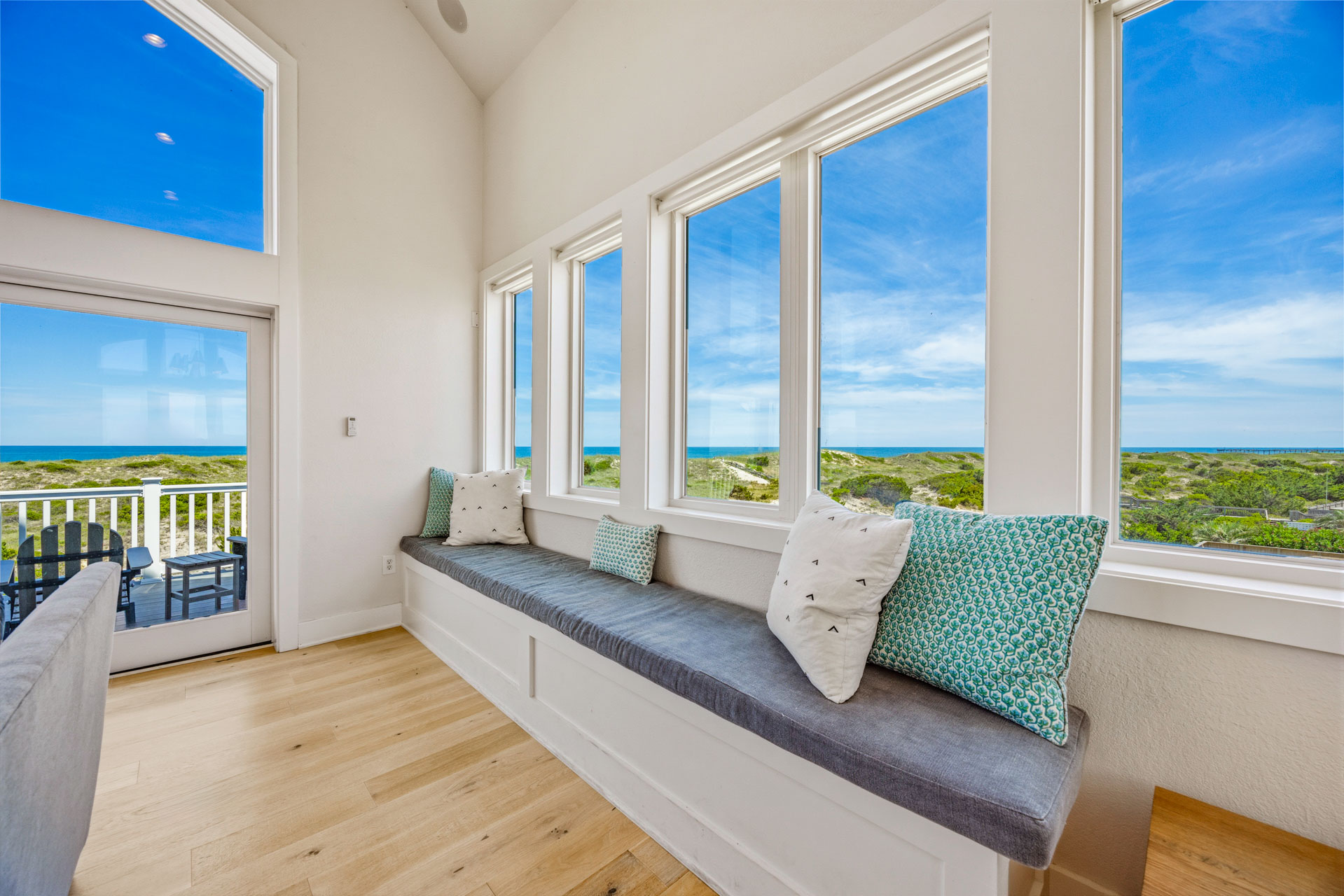 Surf Or Sound Realty 652 Castlemere Great Room 8