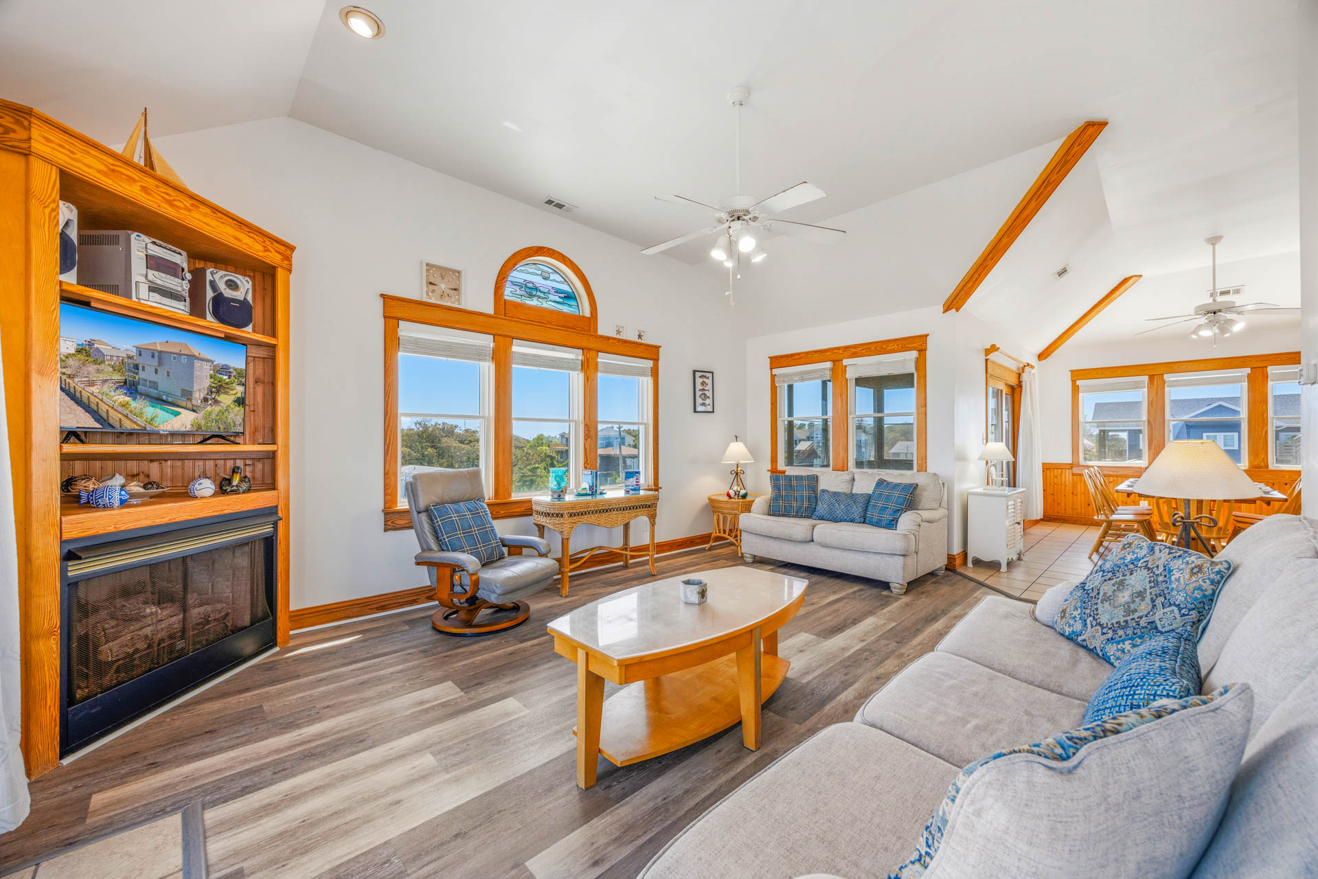 Surf Or Sound Realty 870 Two Sons Great Room 4
