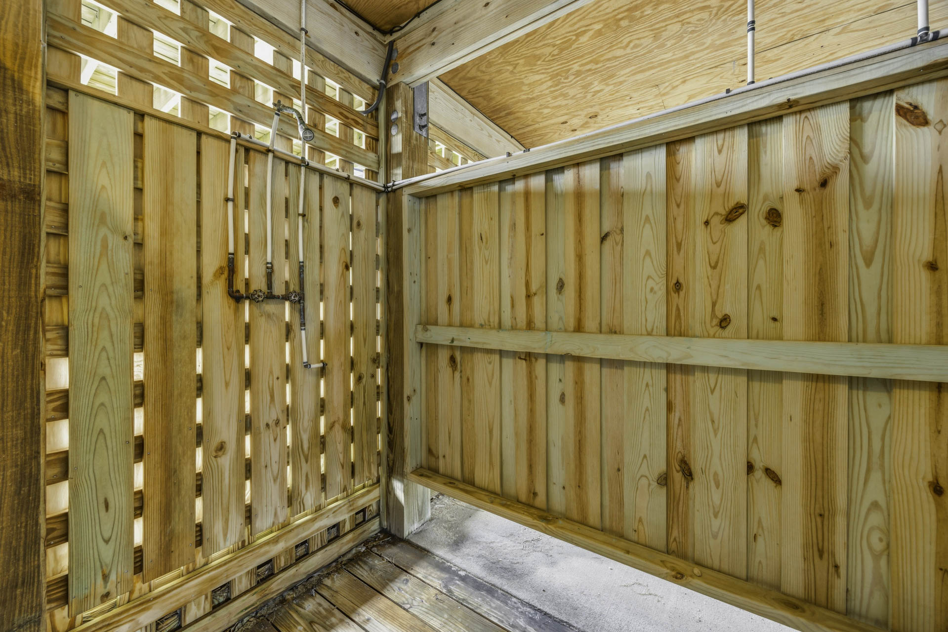 Surf Or Sound Realty 962 Blown Away Outdoor Shower