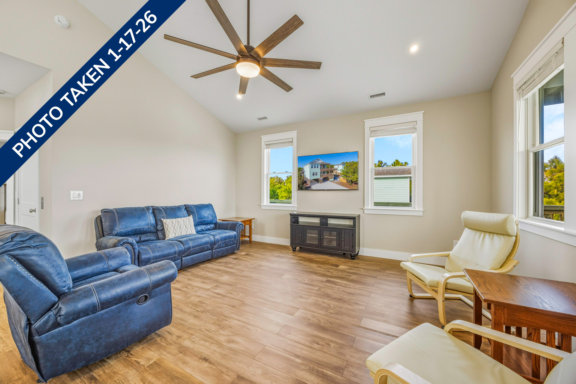 Surf Or Sound Realty 1240 Coastal Breeze Great Room 1 Date