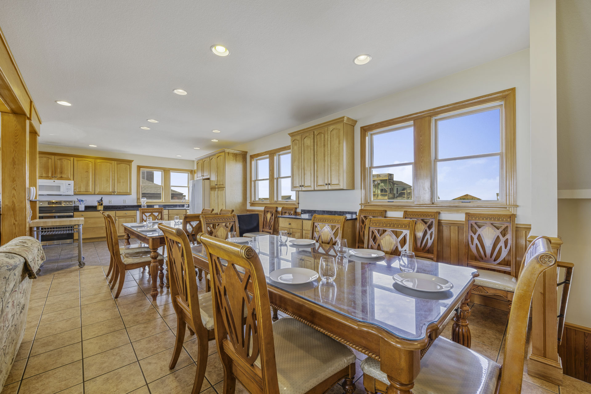 Surf Or Sound Realty 368 Sea Whisper Dining Area 4