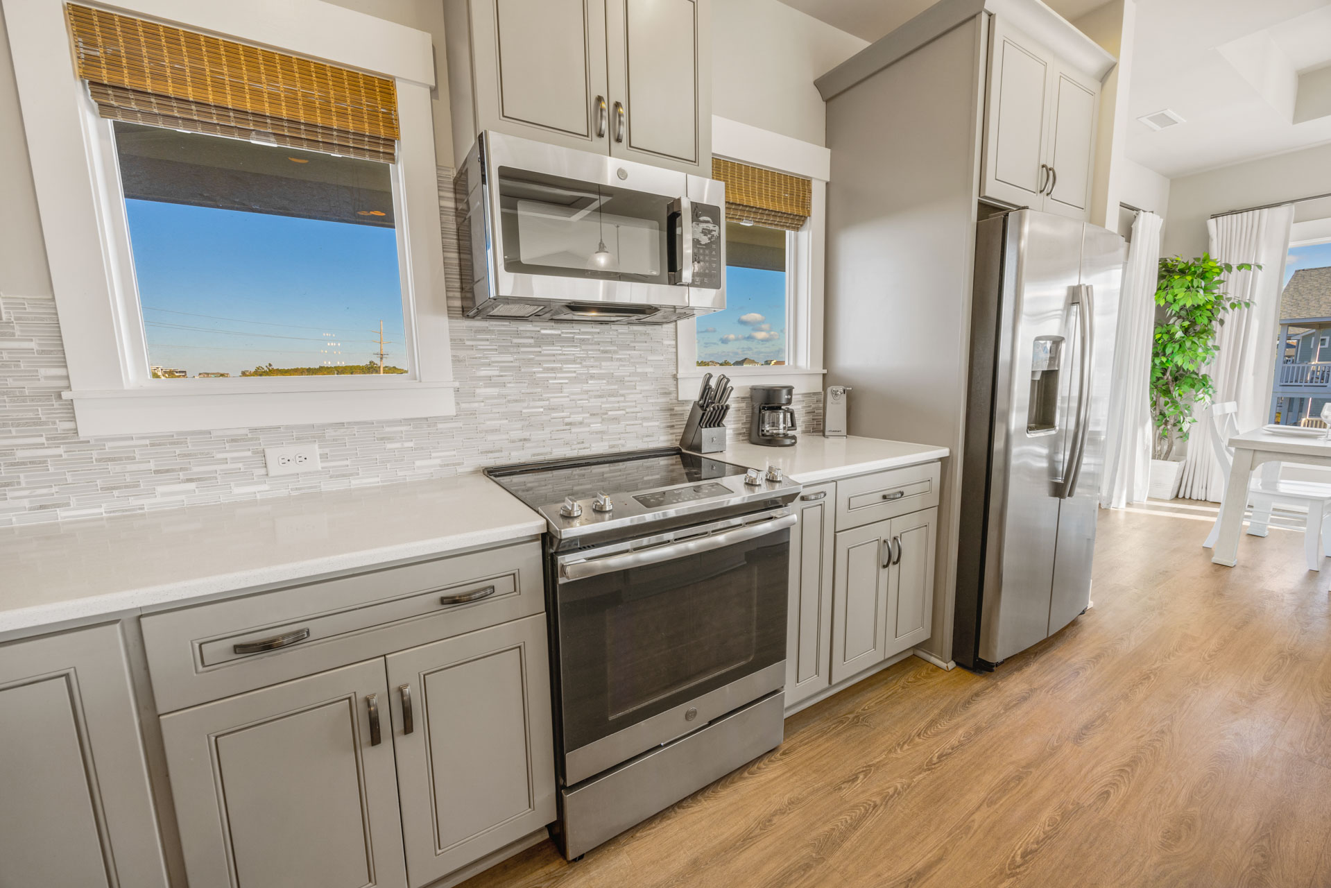 Surf Or Sound Realty 1219 Lunasea Kitchen 5