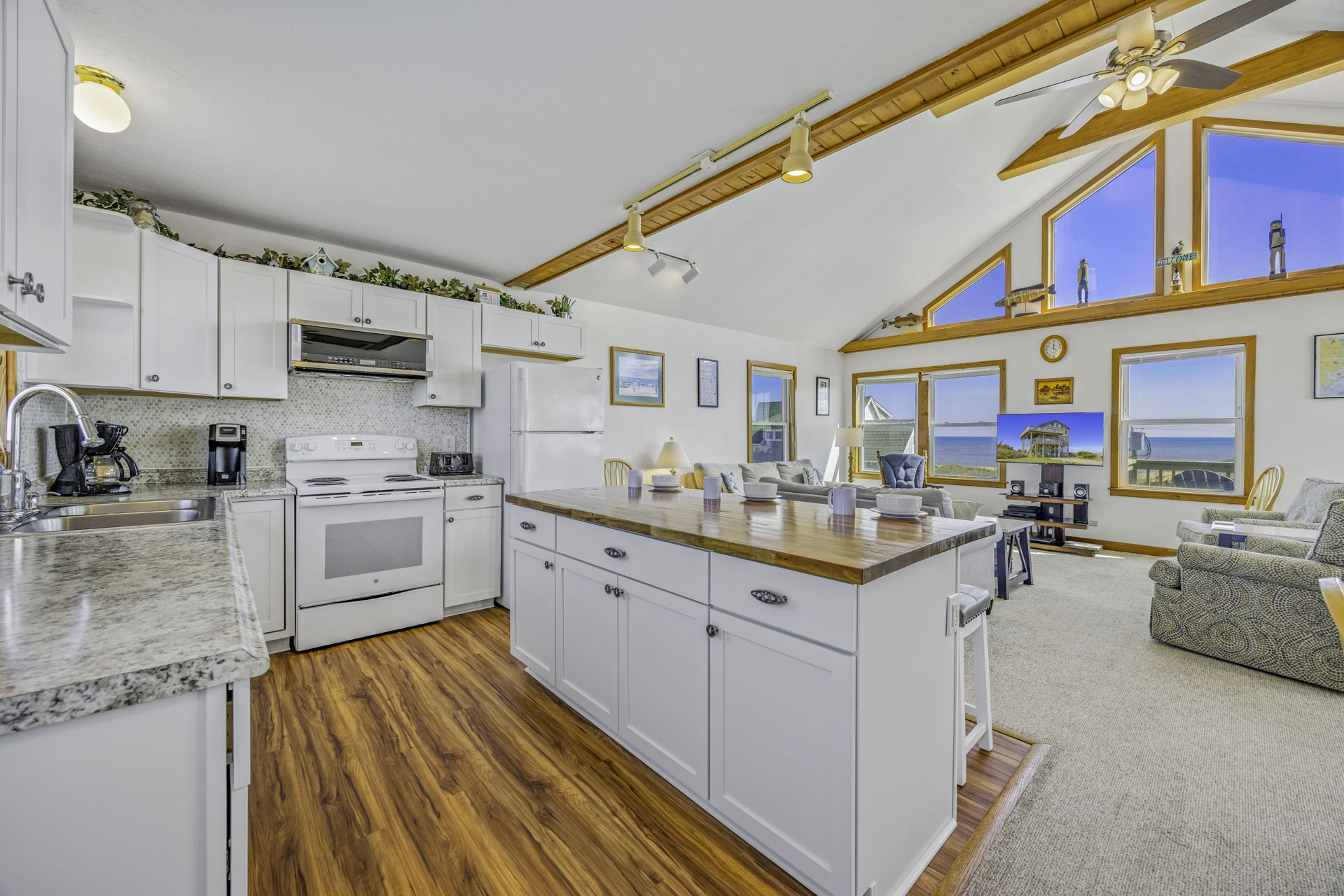 Surf Or Sound Realty 1100 Makin Waves Kitchen 3