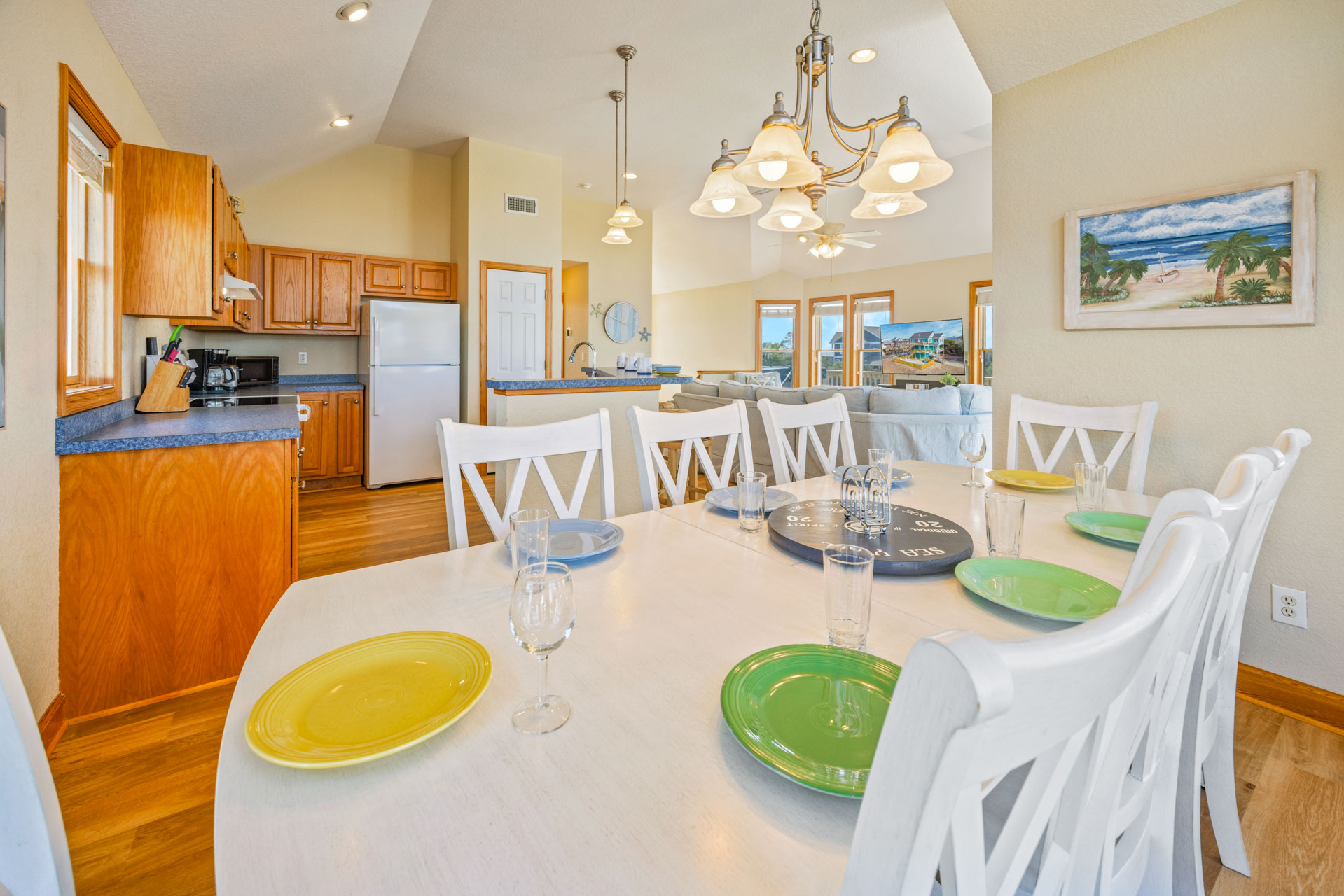 Surf Or Sound Realty 1012 Summer School Dining Area 3