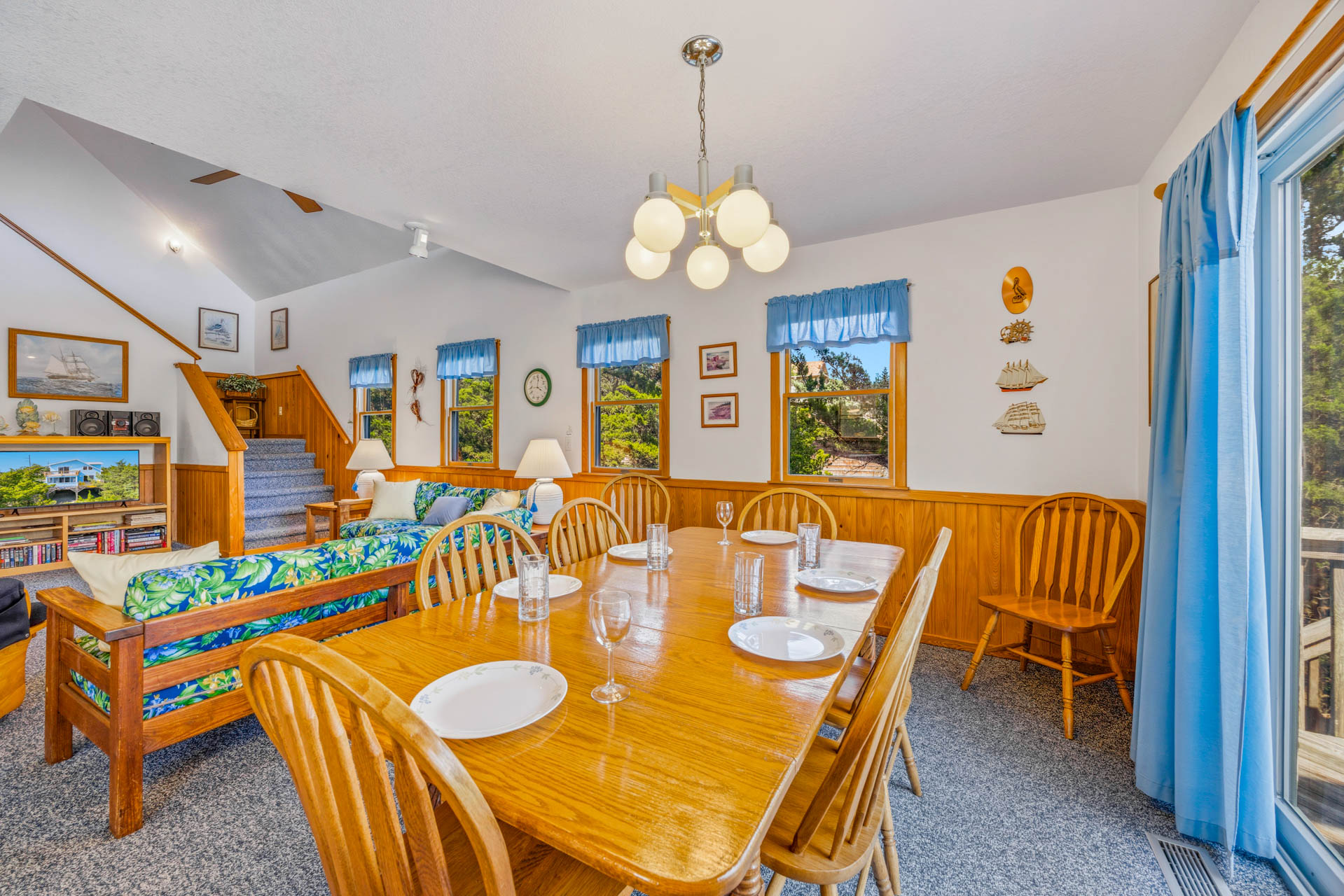 Surf Or Sound Realty 1252 Tern Inn Dining Area 3