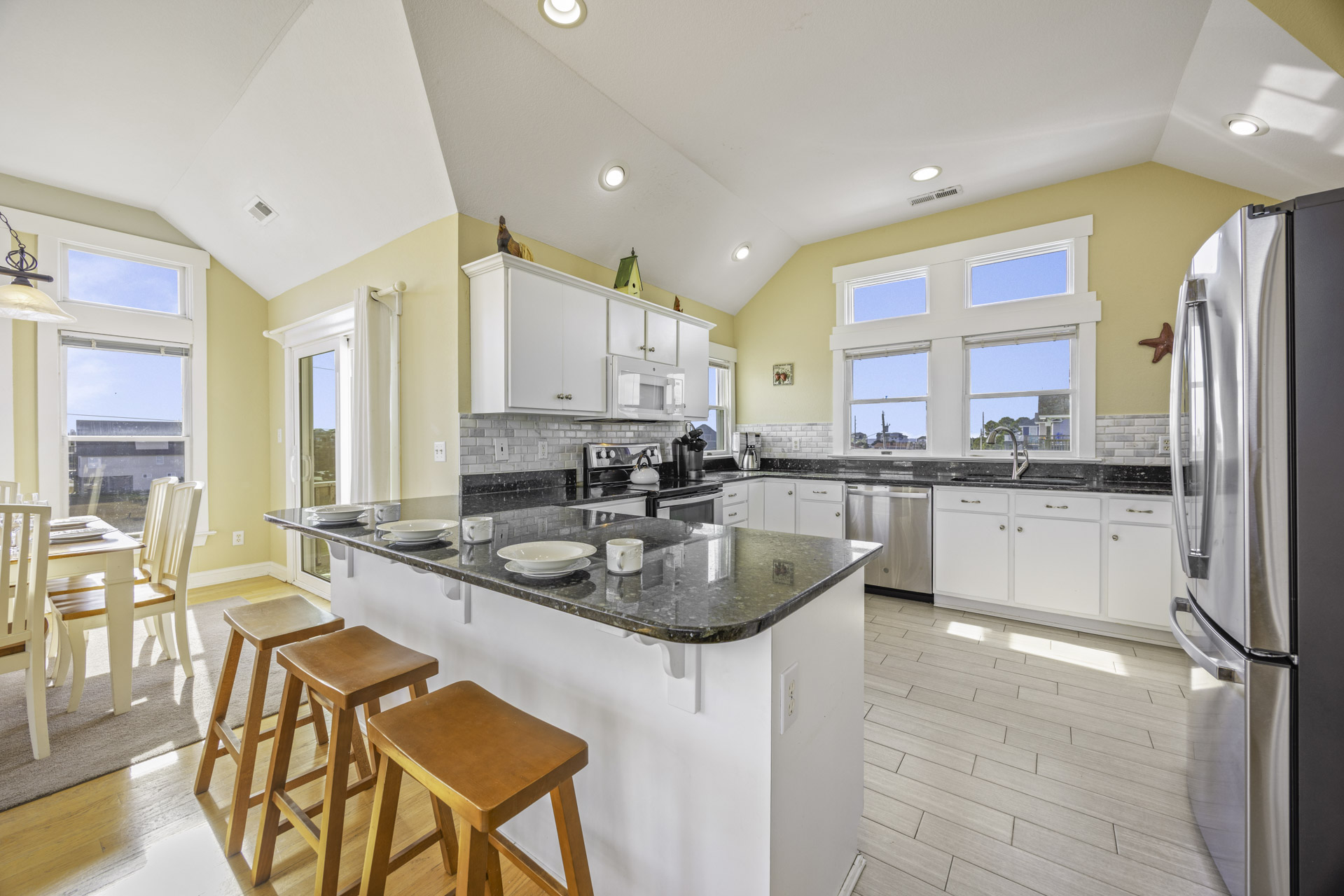 Surf Or Sound Realty 264 Splish Splash Kitchen 1