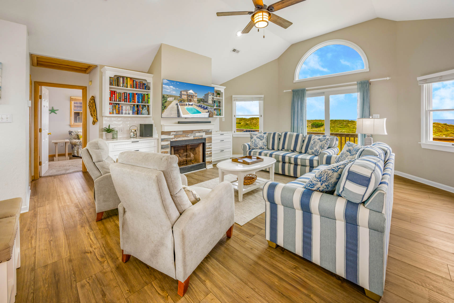 Surf Or Sound Realty 952 Hatteras Jack Great Room 1