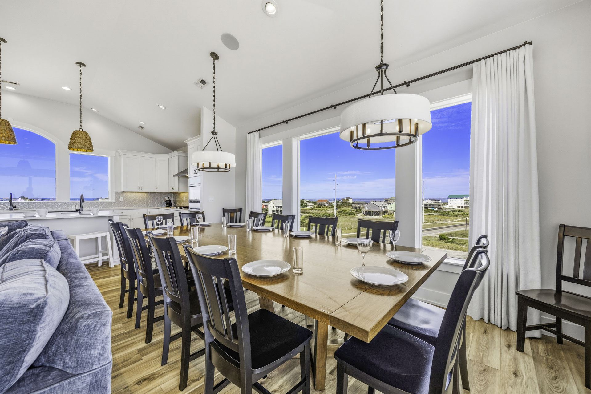 Surf Or Sound Realty 918 Cape Sol Dining Area 4