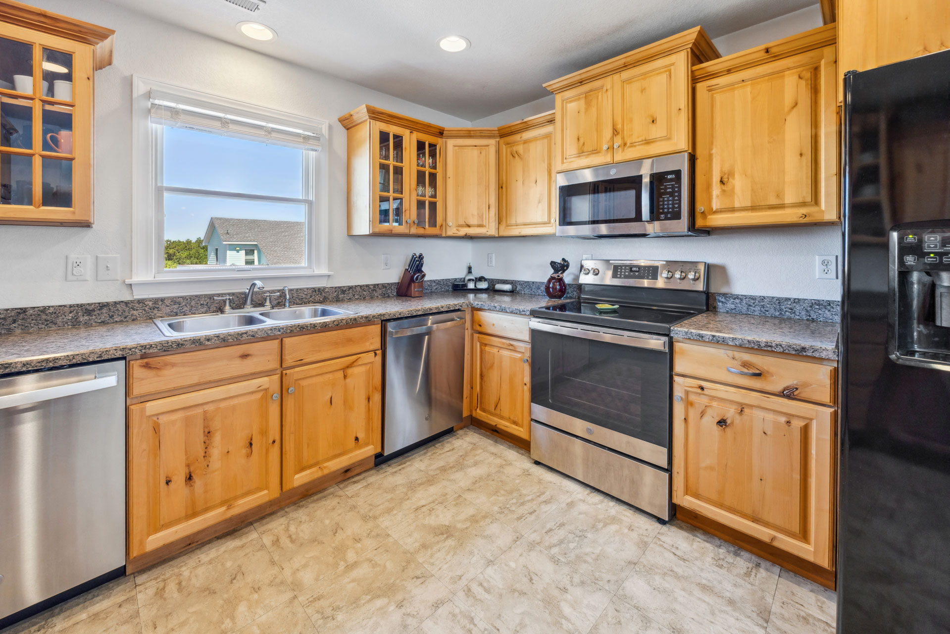 Surf Or Sound Realty 660 Beach Music Kitchen 3