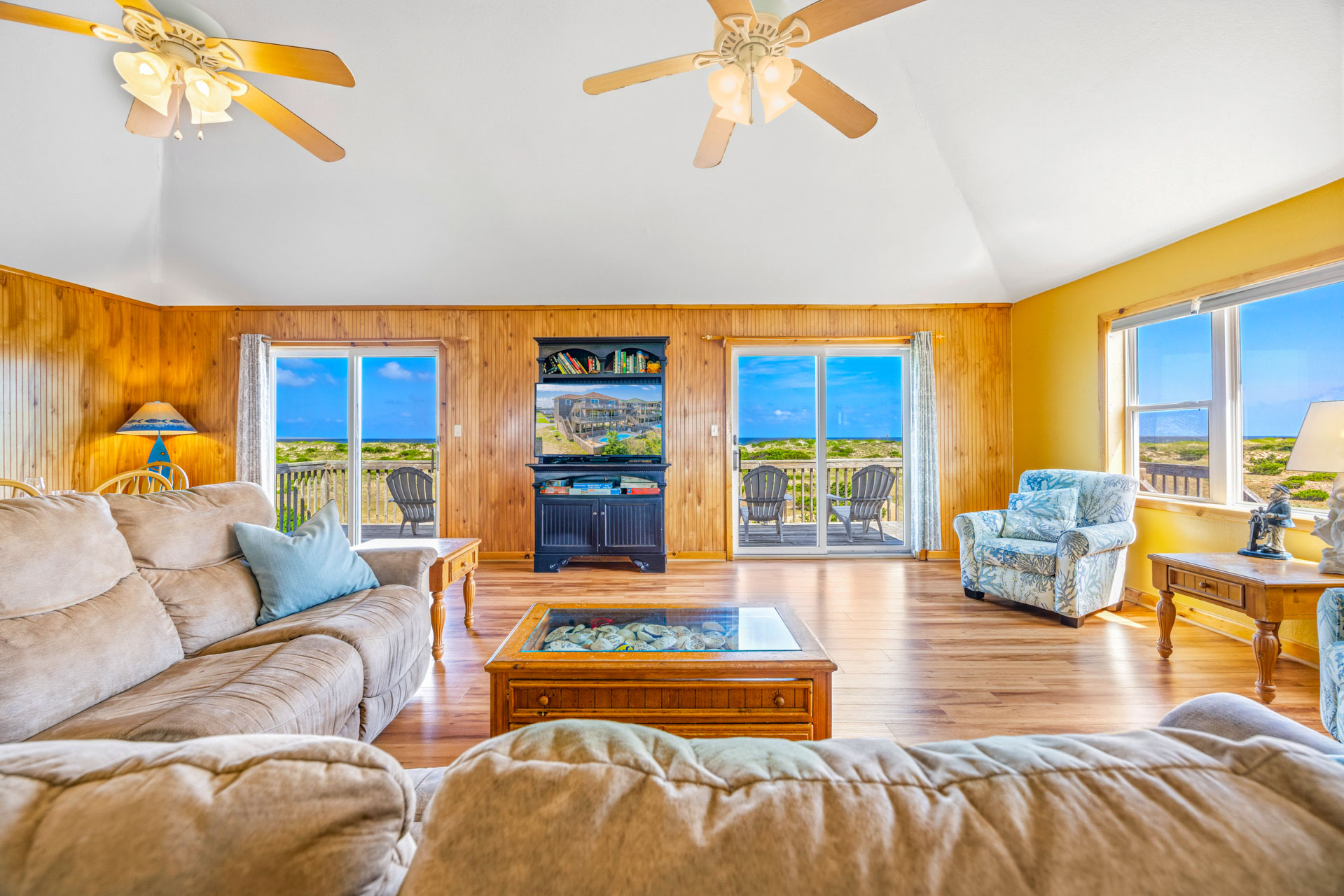 Surf Or Sound Realty 706 Beach Play Great Room 2