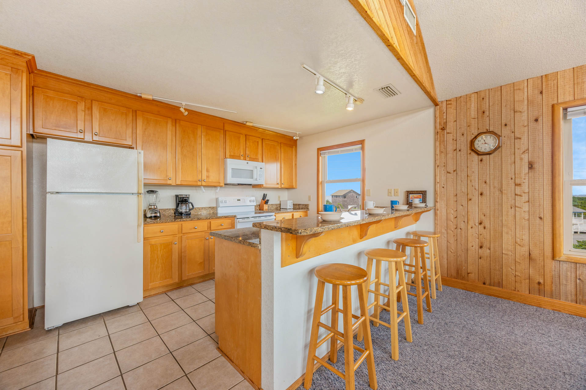 Surf Or Sound Realty 33 Sand Flea Kitchen 1