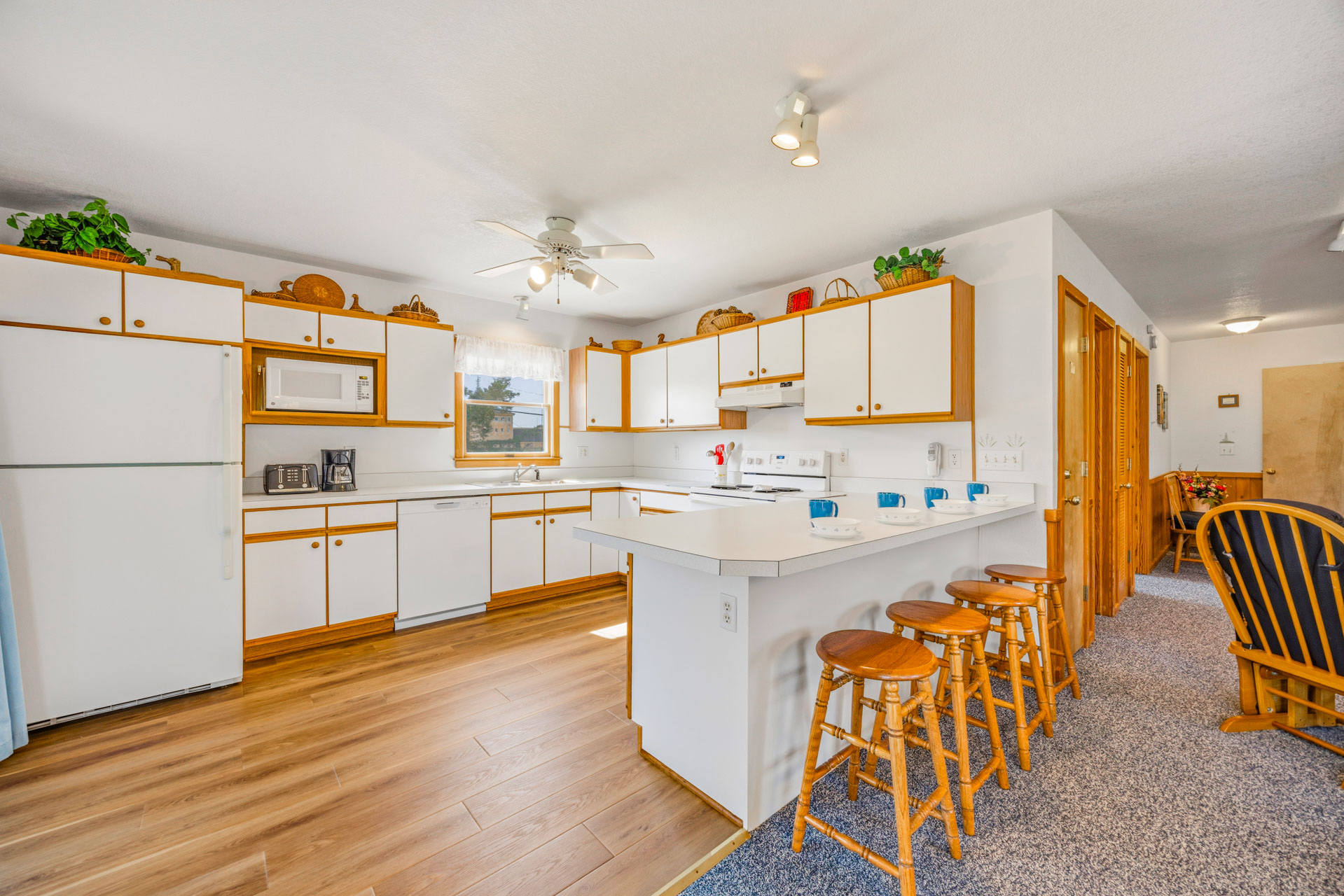 Surf Or Sound Realty 1252 Tern Inn Kitchen 2