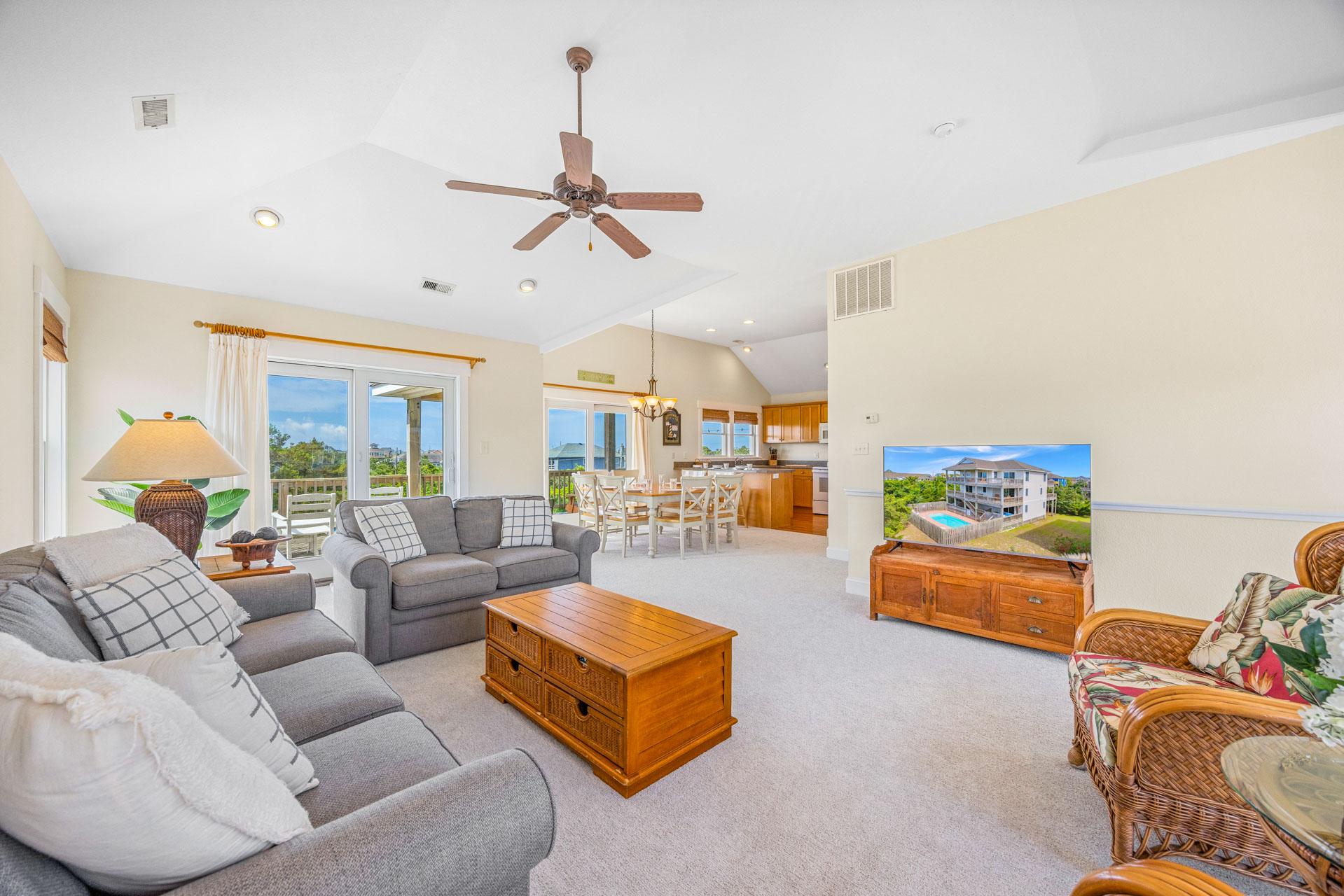 Surf Or Sound Realty 458 Waves Daze Great Room 2
