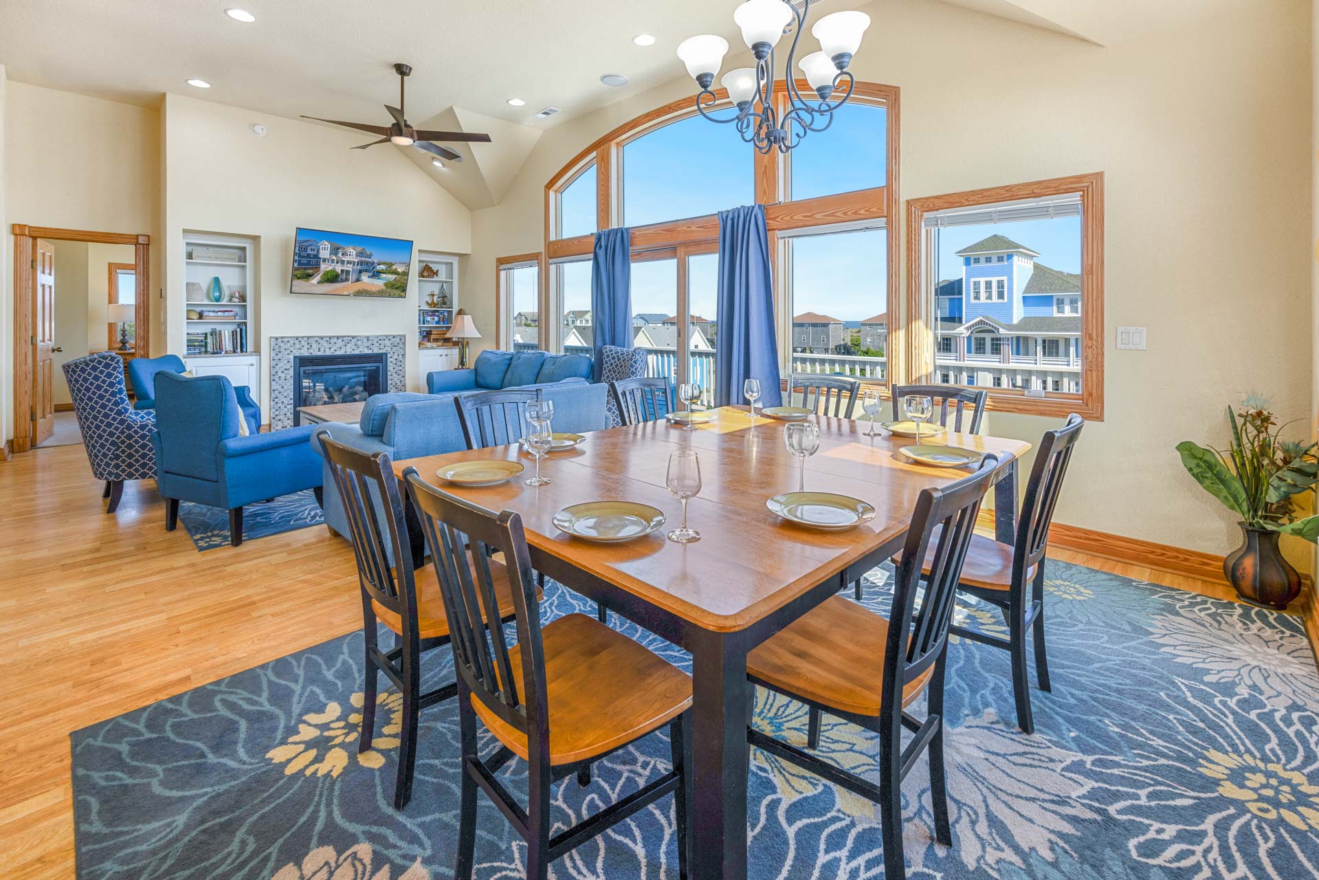 Surf Or Sound Realty 612 Yellowfin Dining Area 1
