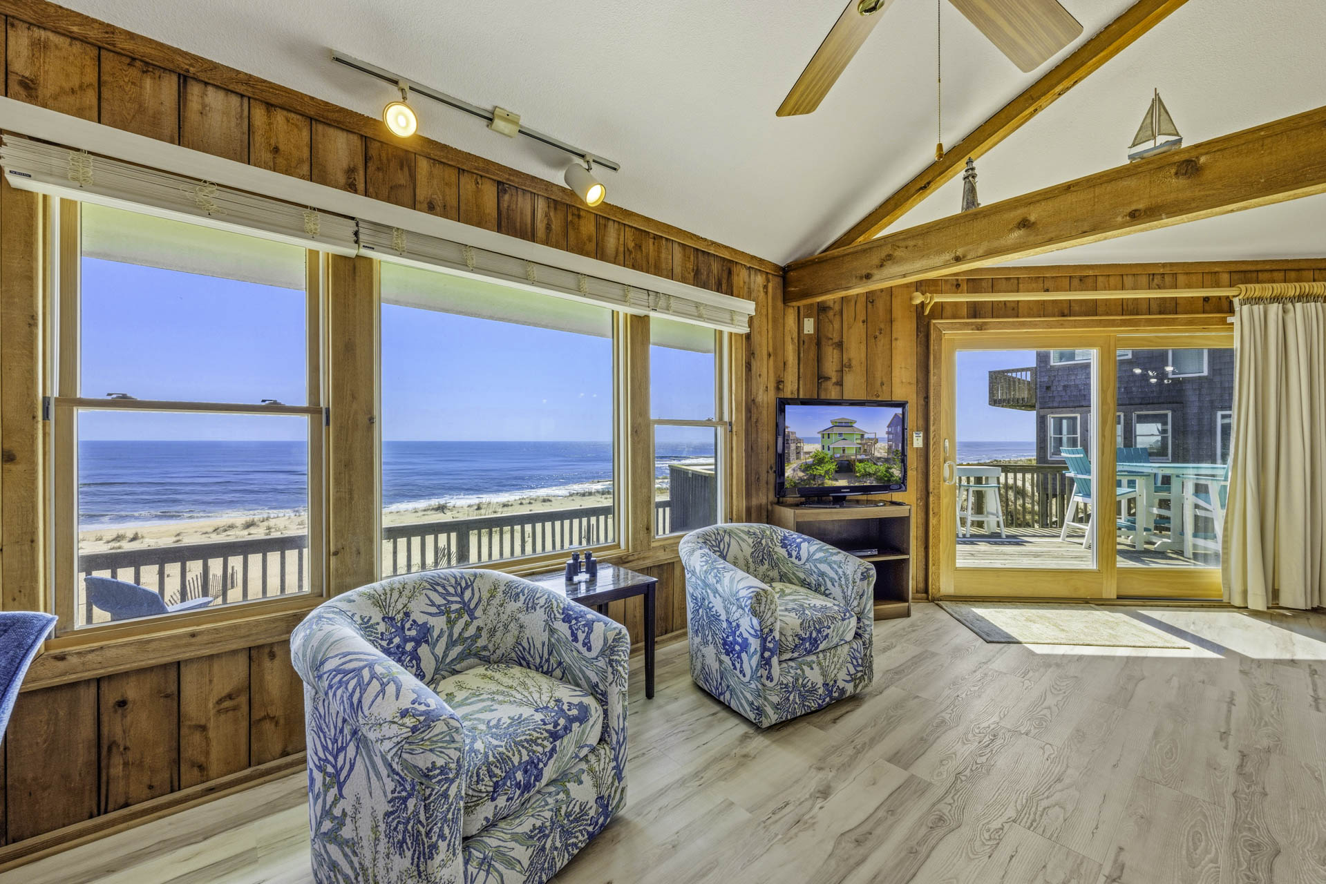 Surf Or Sound Realty 1222 Beachfront Bliss Great Room 4