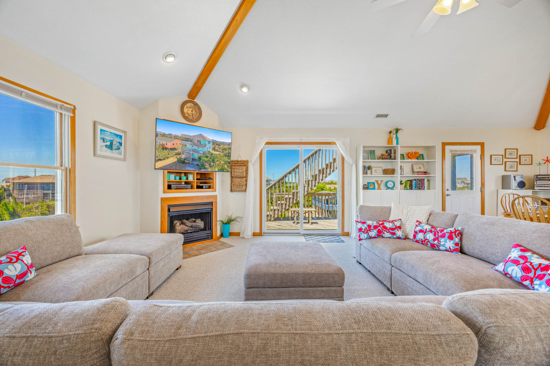 Surf Or Sound Realty 273 Salvo Vera Great Room 2