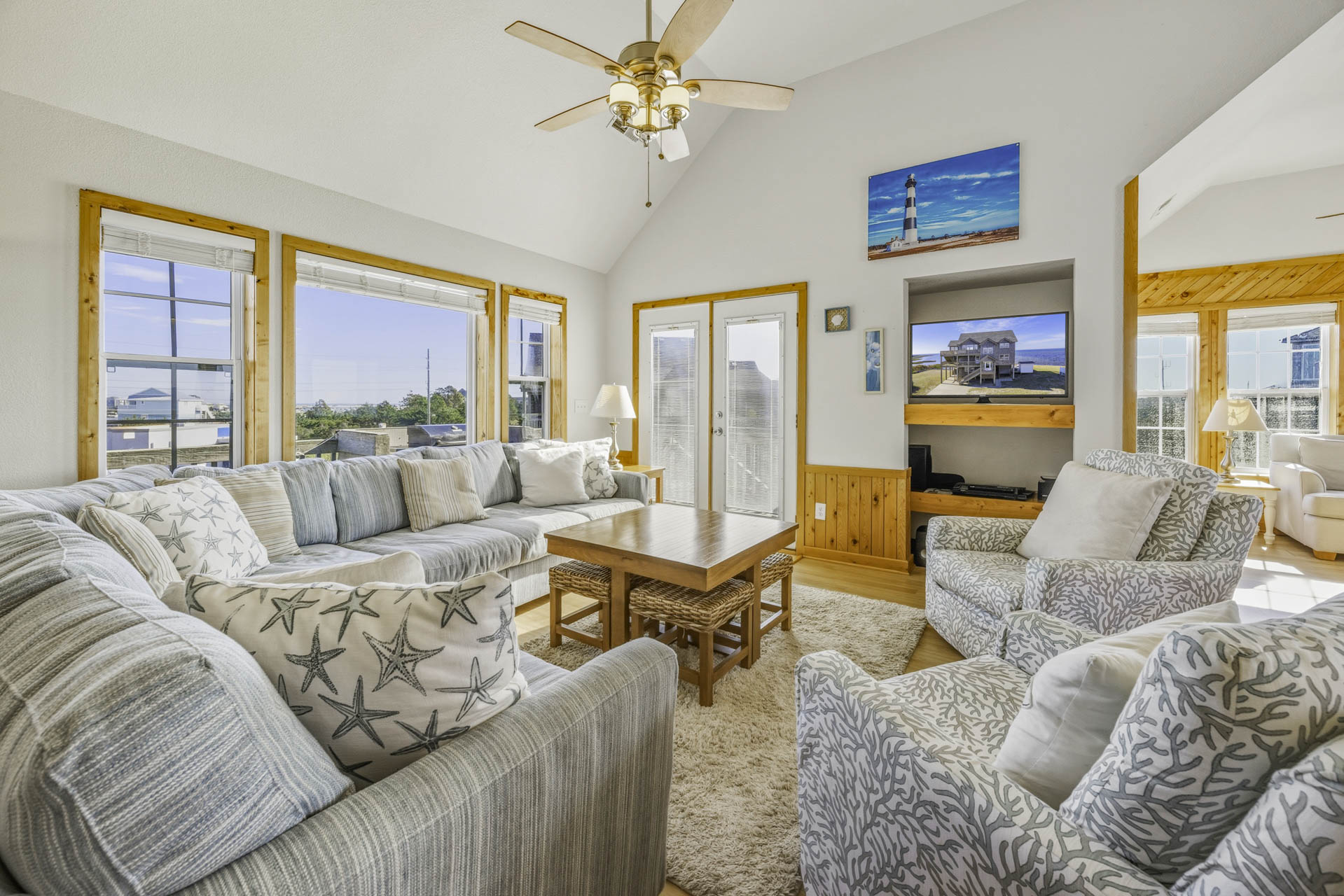 Surf Or Sound Realty 1047 LV 2 Kite Great Room 2