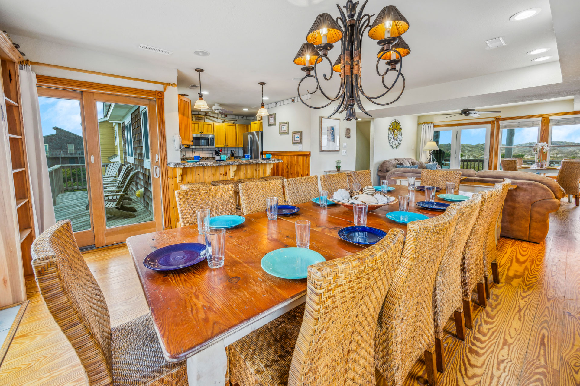 Surf Or Sound Realty 594 Hatteras Escape Dining Area 3