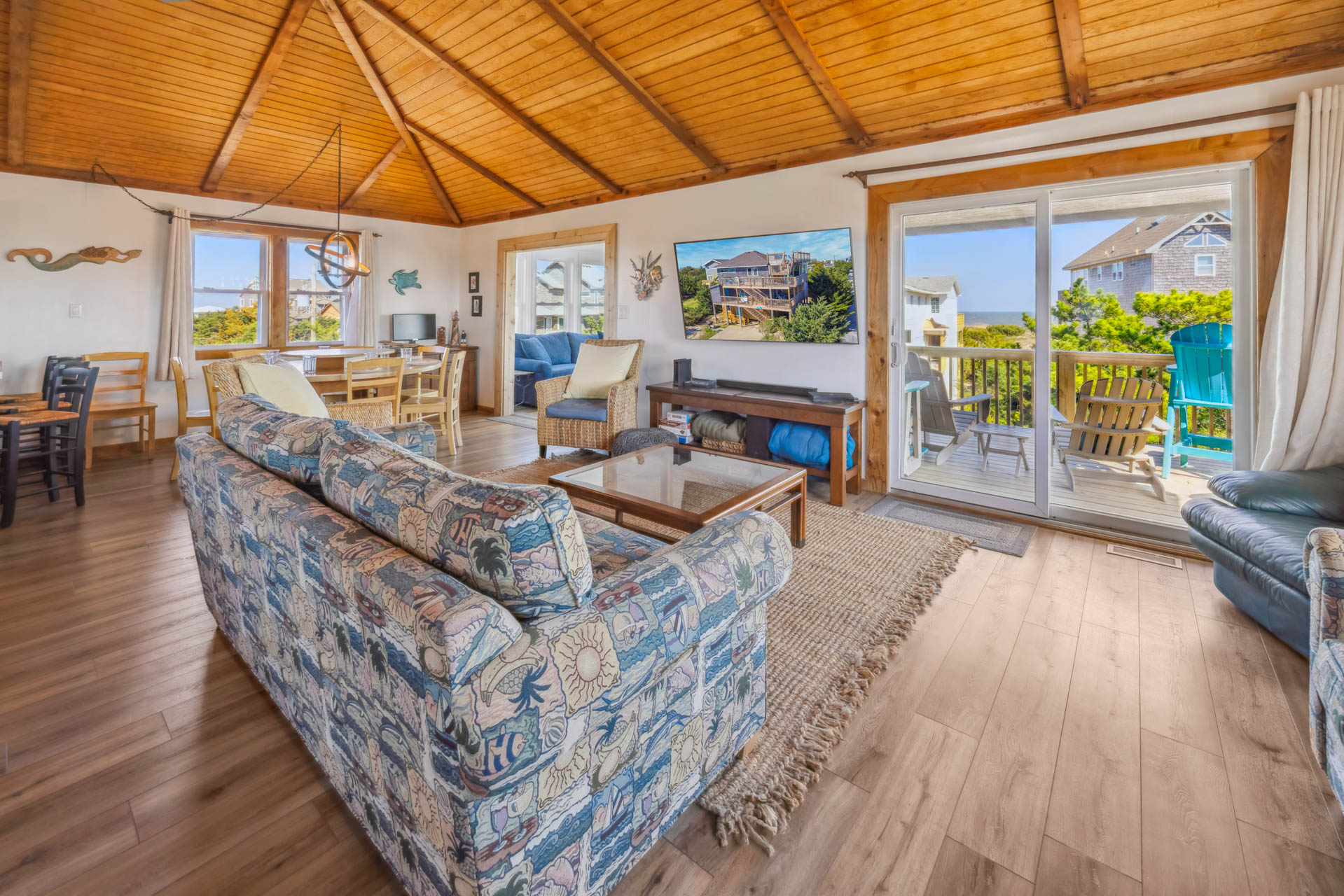 Surf Or Sound Realty 1119 Beach Jam'n Great Room 1