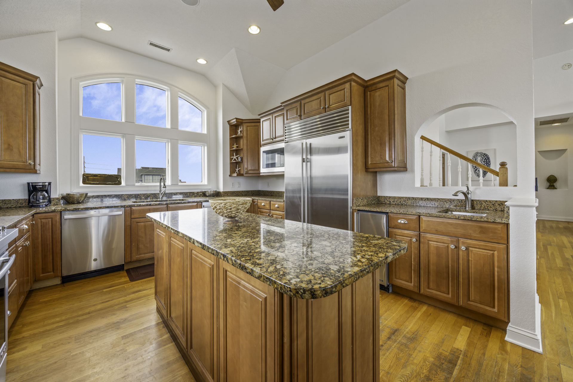 Surf Or Sound Realty 1151 Sunsational Kitchen 4