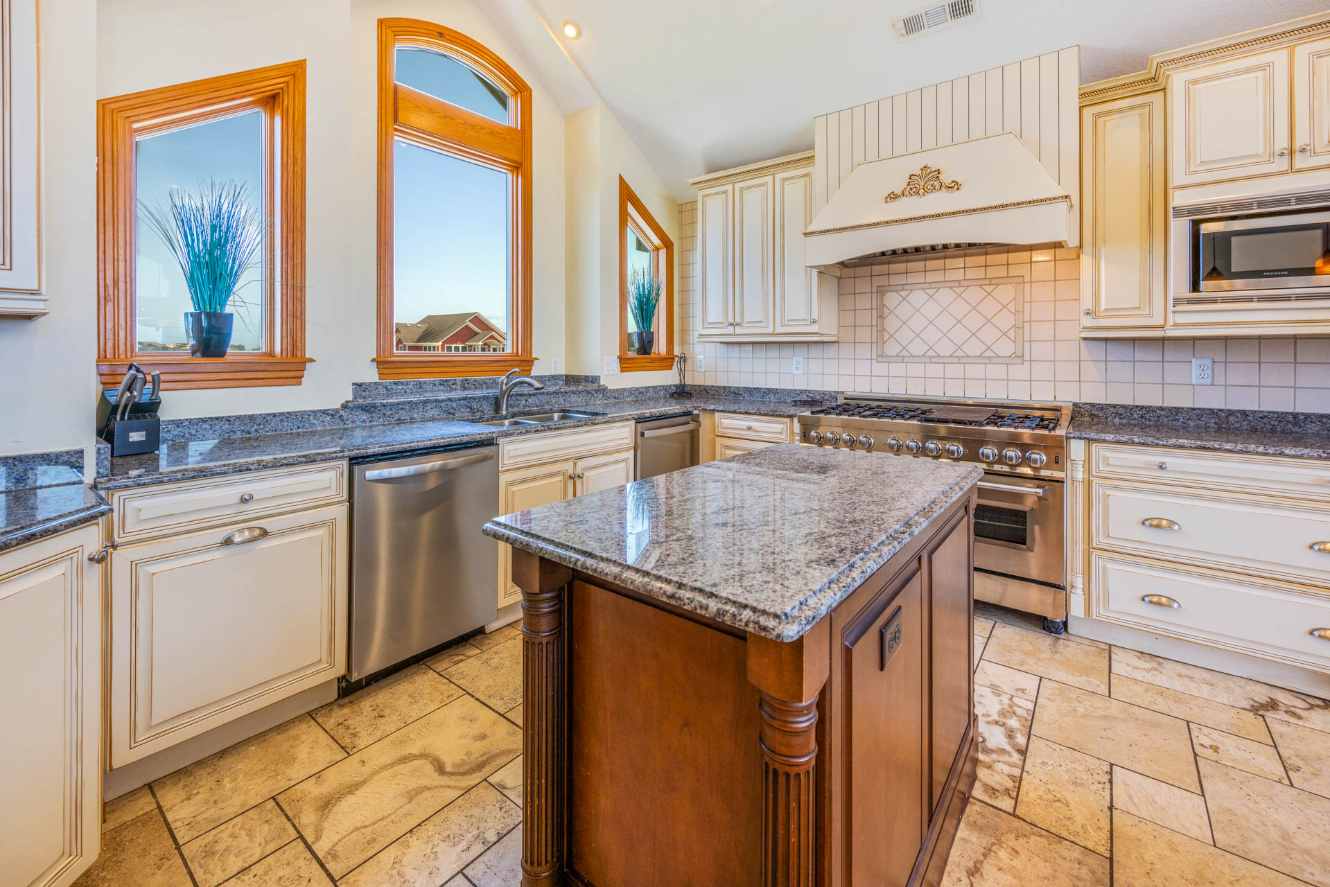 Surf Or Sound Realty 1029 Sunset Serenade Kitchen 4