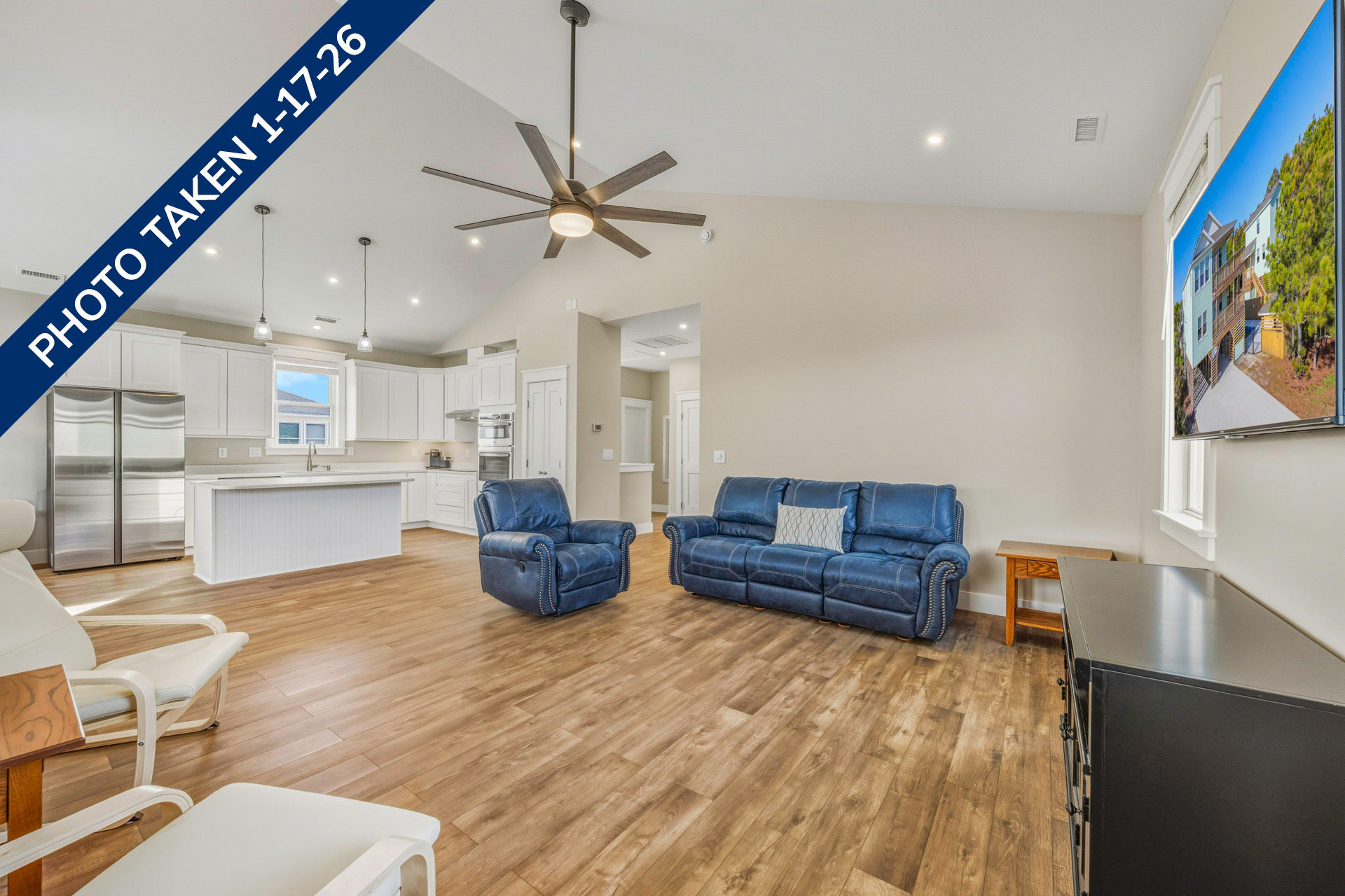 Surf Or Sound Realty 1240 Coastal Breeze Great Room 3 Date