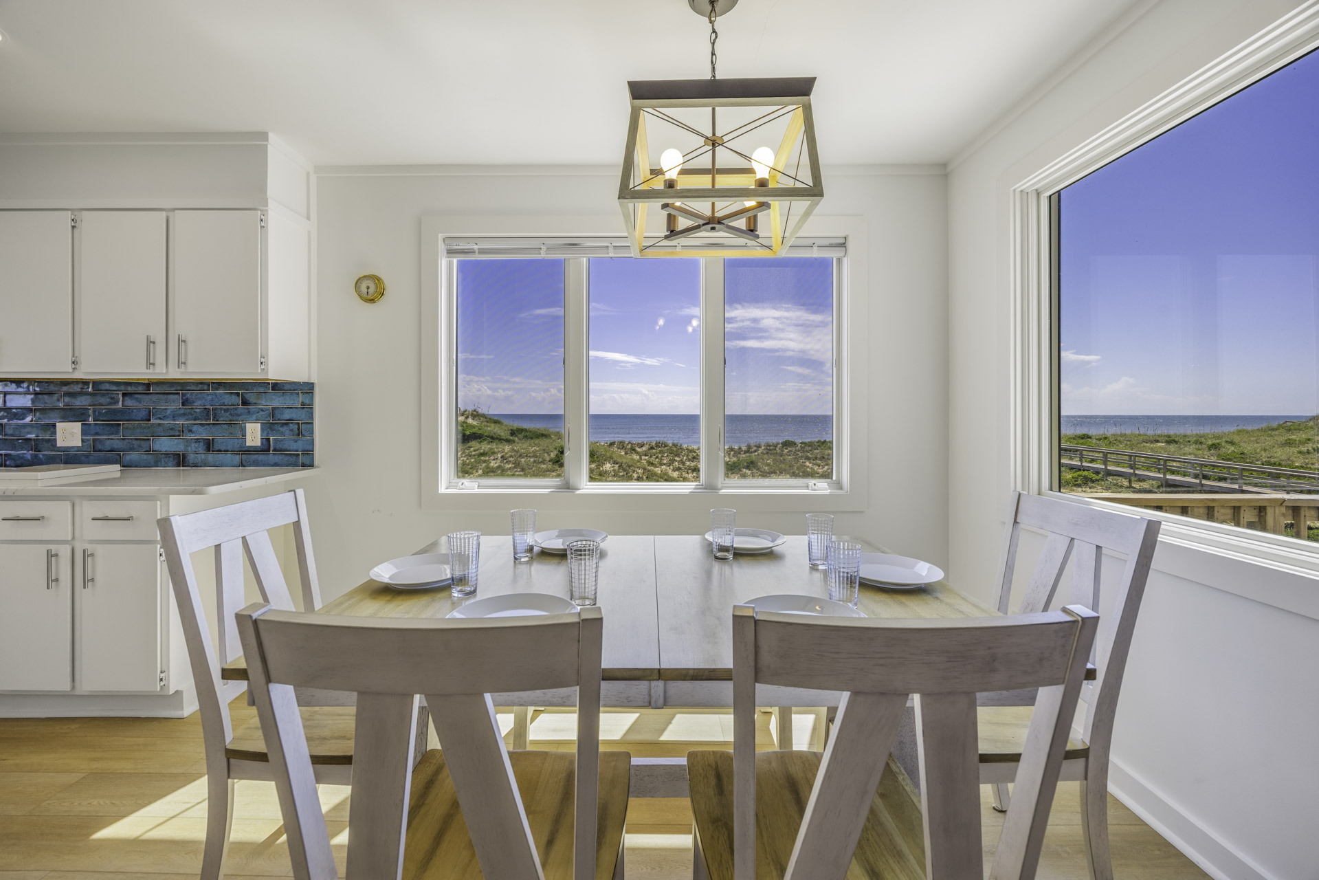 Surf Or Sound Realty 1097 Harmona Dining Area 3