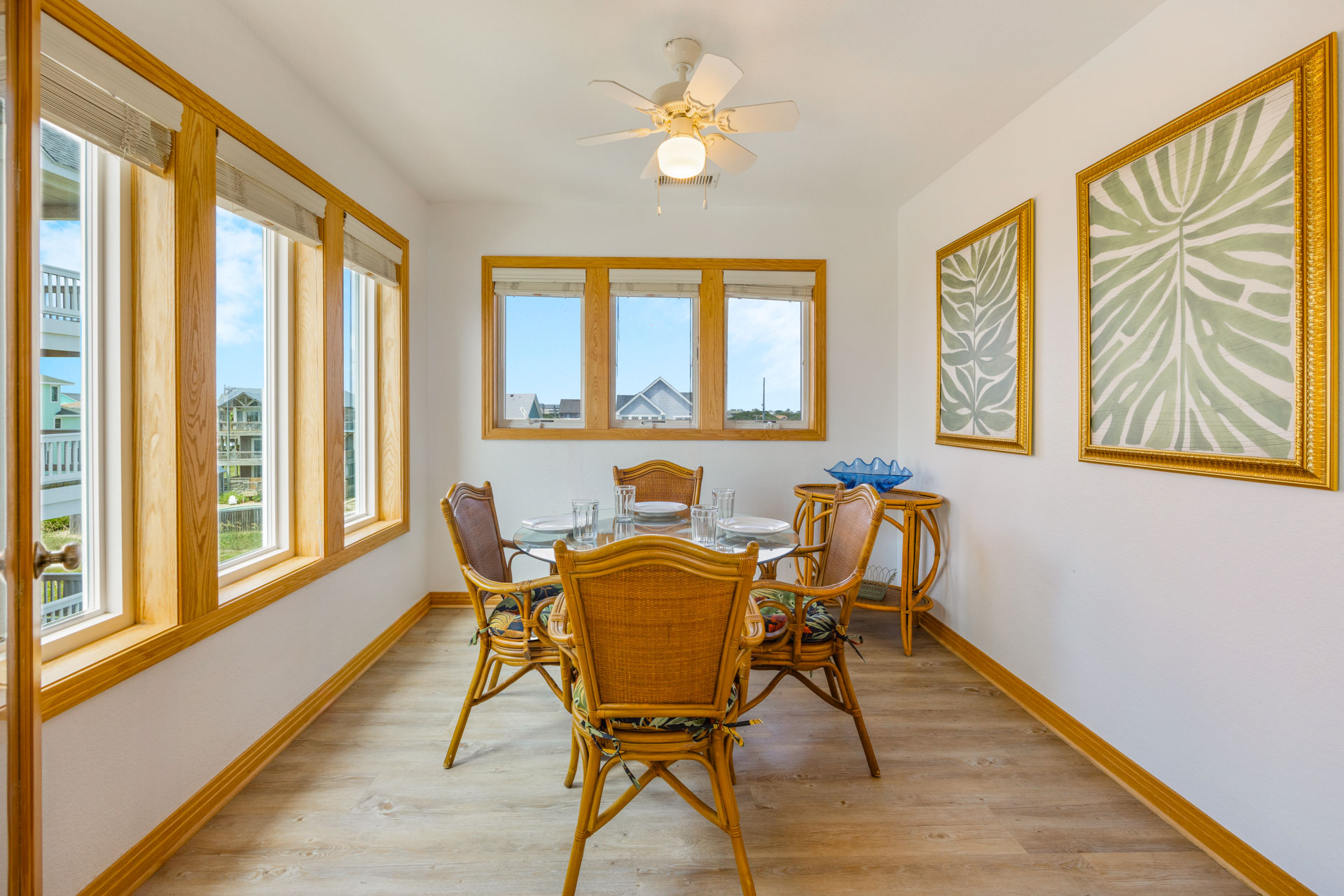 Surf Or Sound Realty 1150 God's Promise Dining Area 4