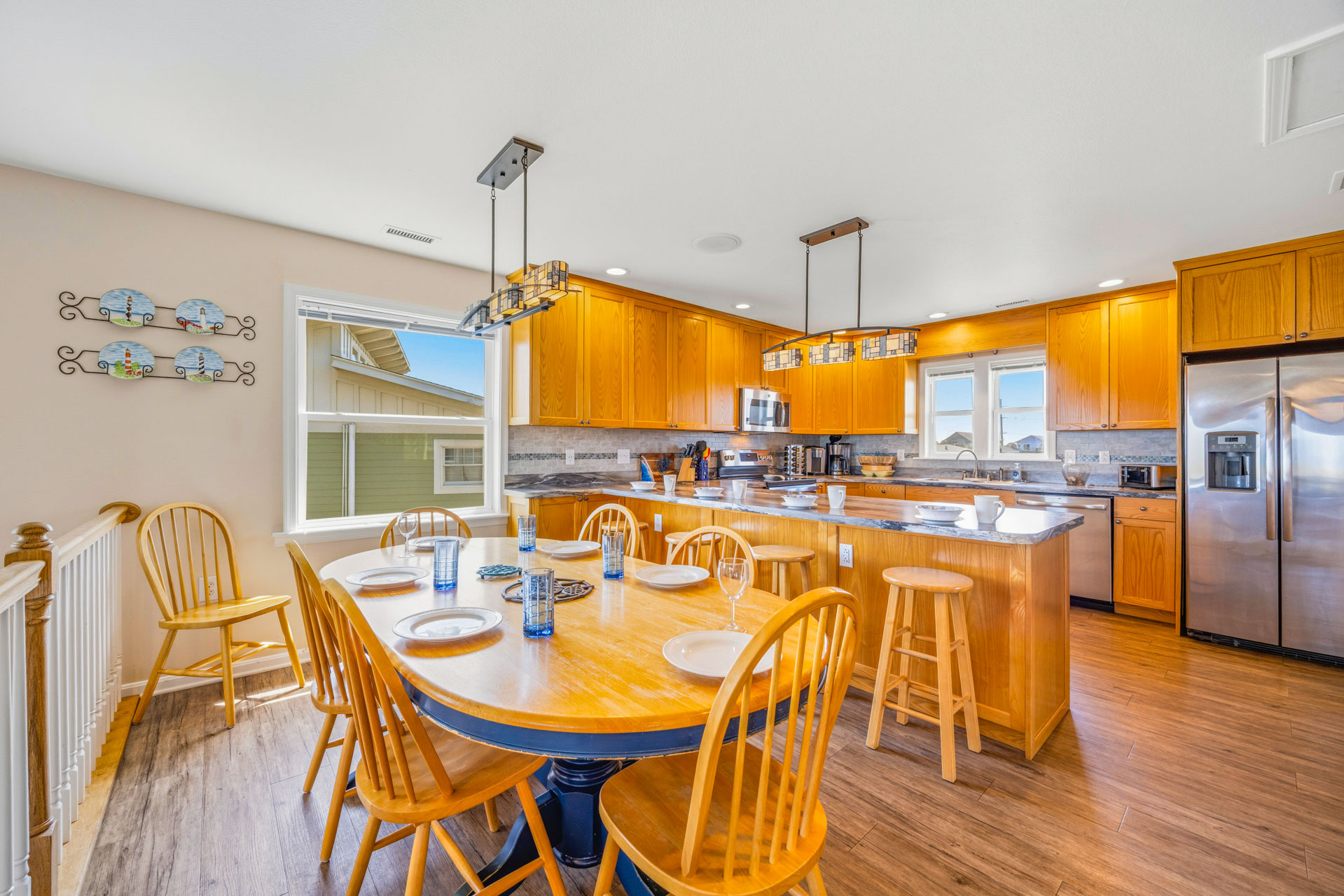 Surf Or Sound Realty 636 Changes In Attitude Avon Dining Area 1