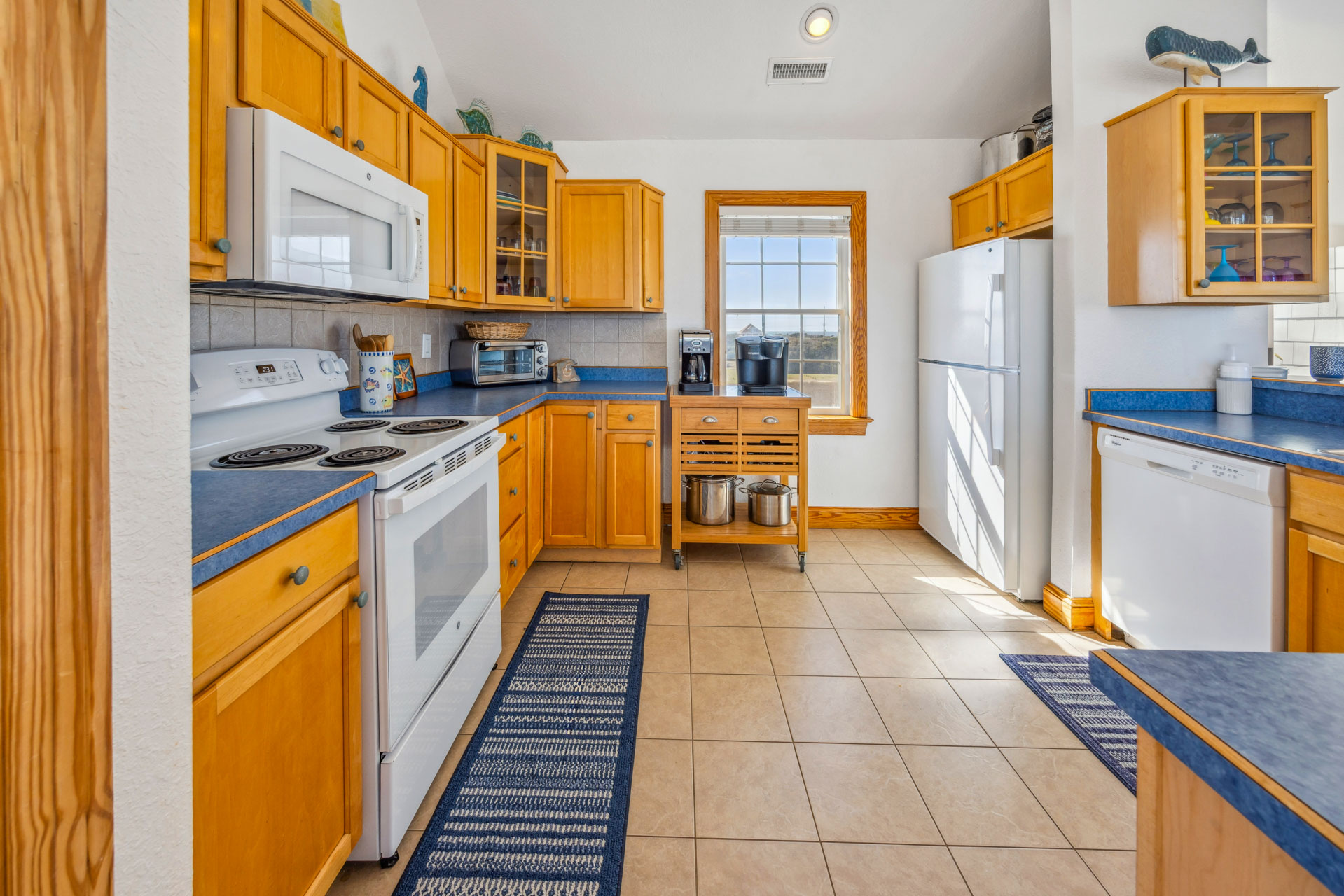 Surf Or Sound Realty 253 Captain Beck's Kitchen 4