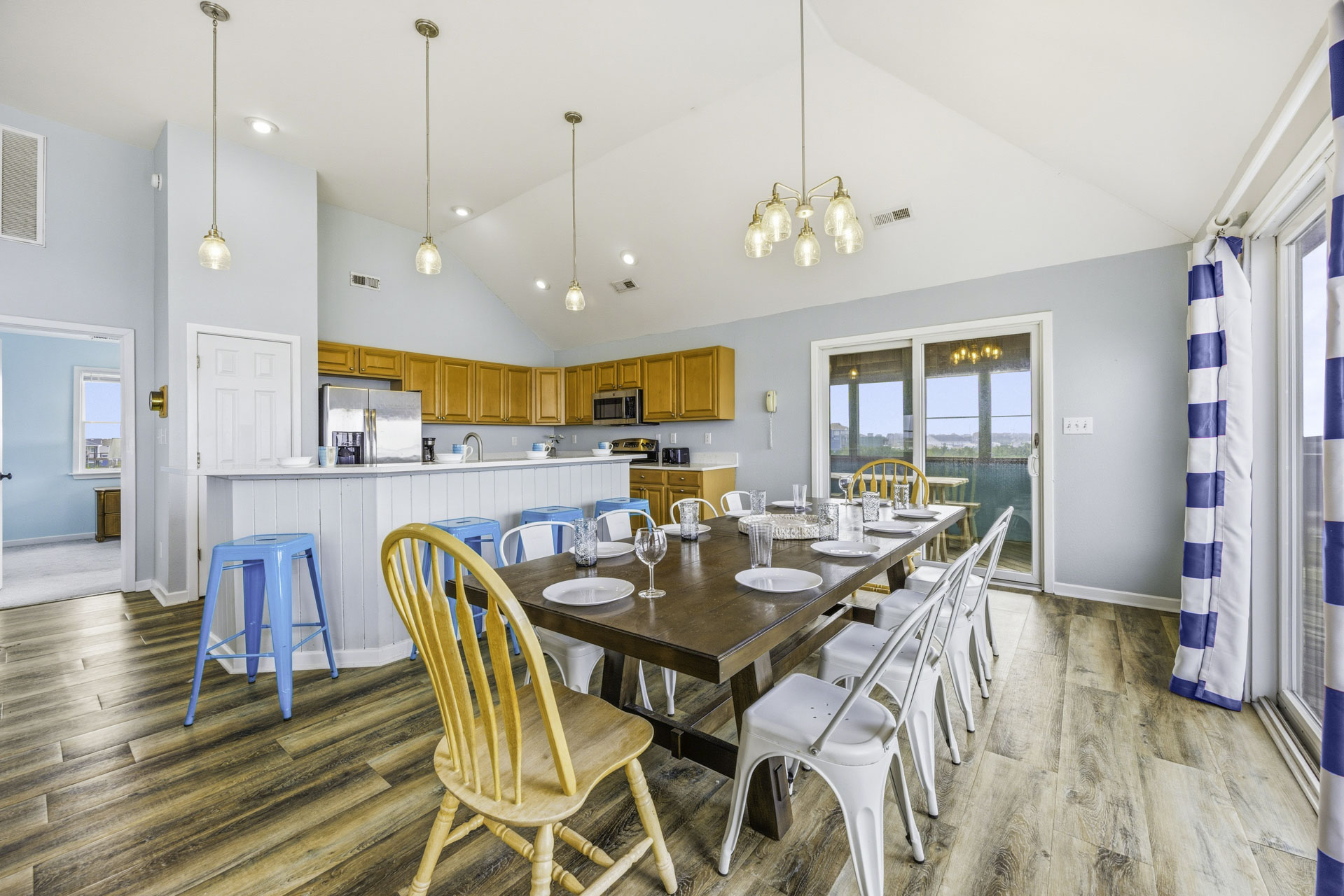 Surf Or Sound Realty 260 Gone With The Wind Dining Area 2