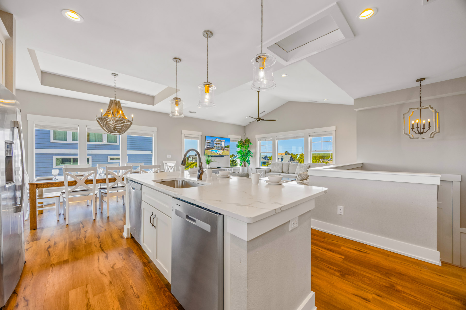 Surf Or Sound Realty 884 Starfish Story Kitchen 4